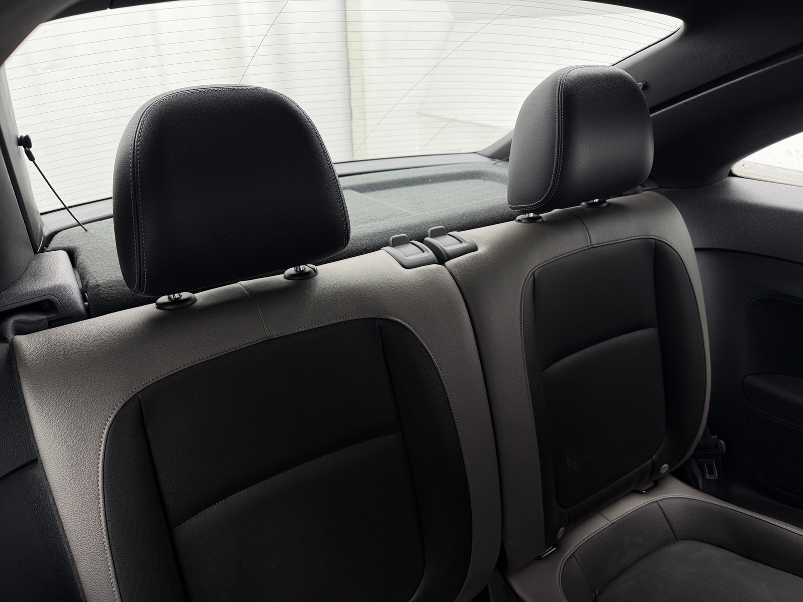 Thumbnail: 2015 Volkswagen Beetle - 4