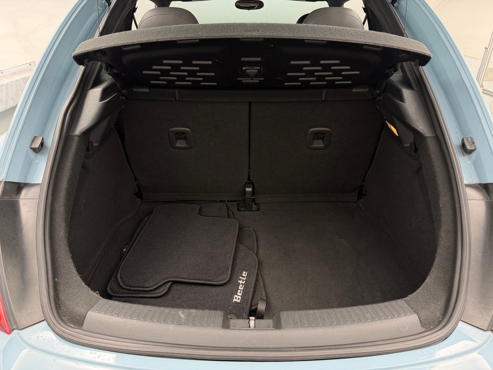 Thumbnail: 2015 Volkswagen Beetle - 5
