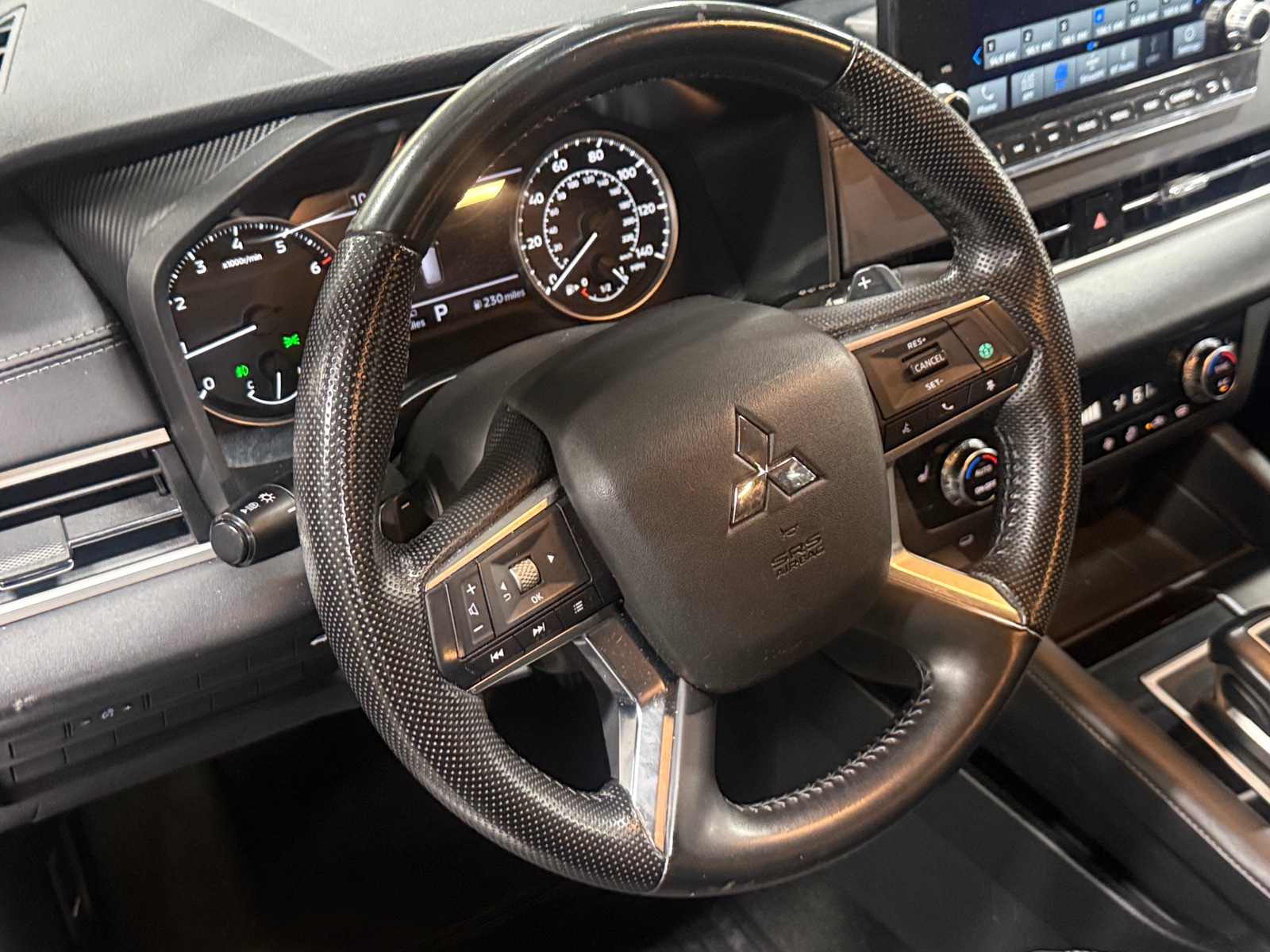 Thumbnail: 2024 Mitsubishi Outlander - 4