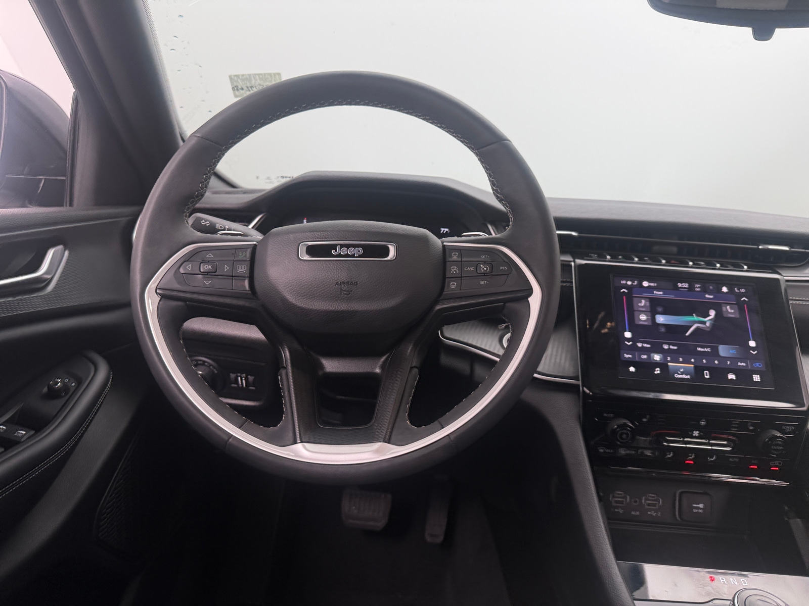 Thumbnail: 2023 Jeep Grand Cherokee L - 4