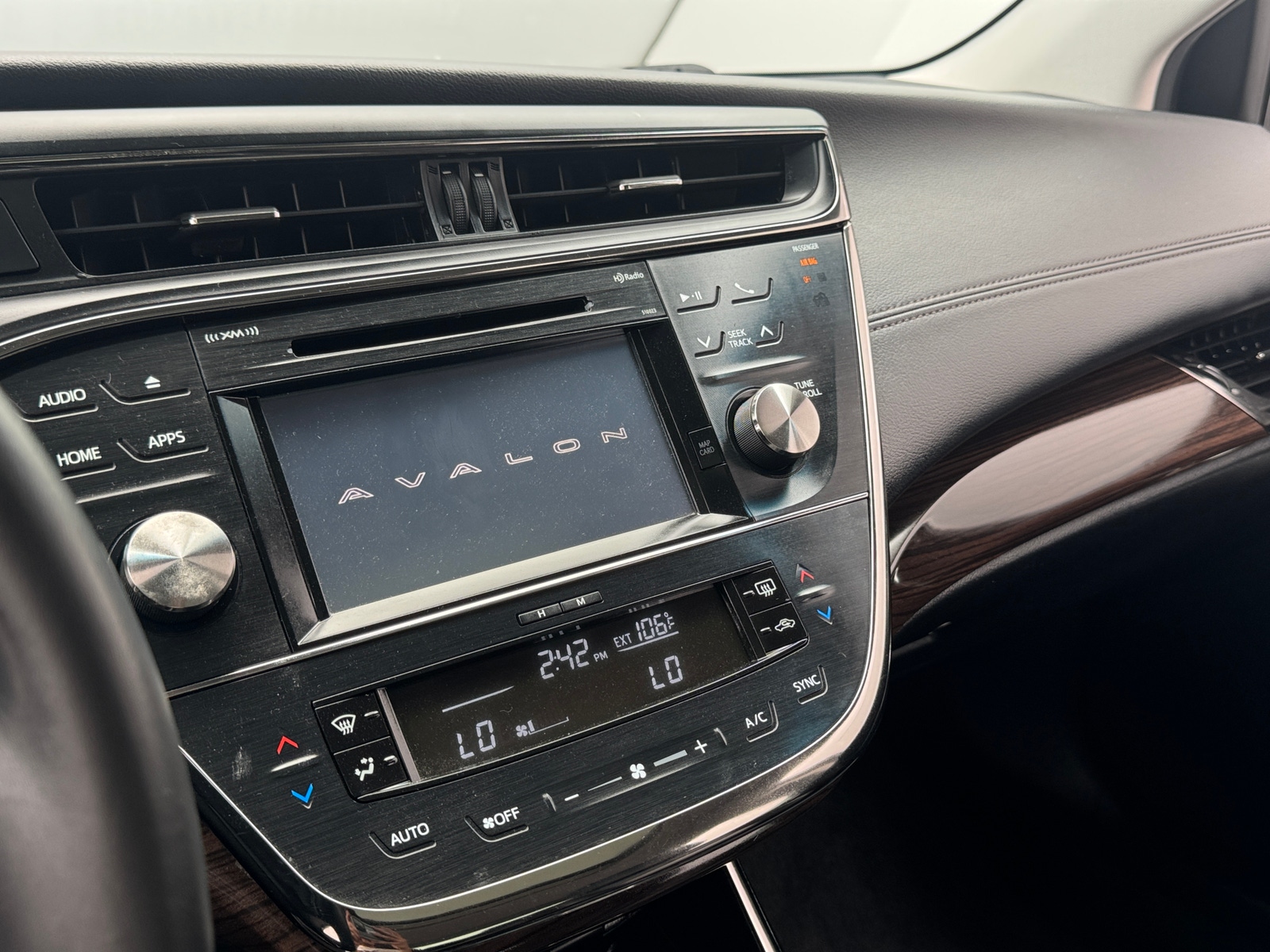 Thumbnail: 2015 Toyota Avalon - 3