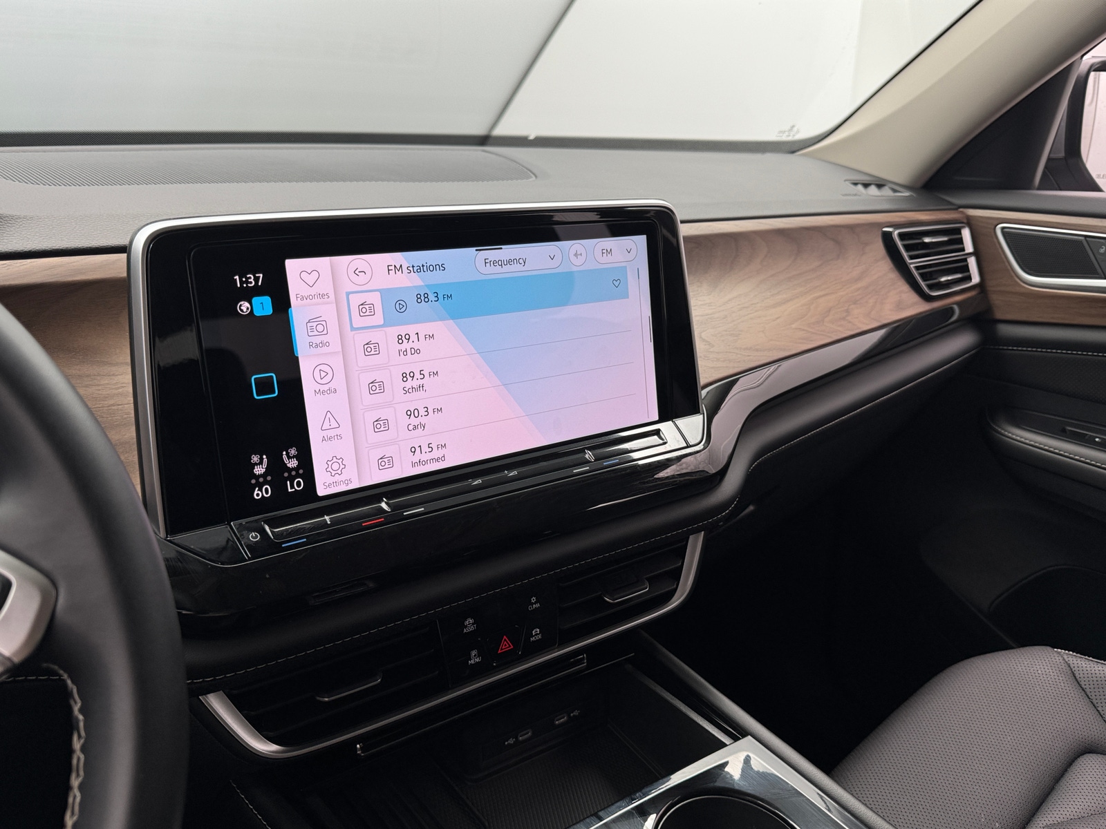 Thumbnail: 2026 Volkswagen Atlas - 3