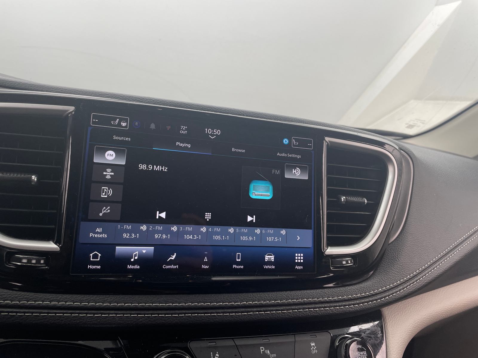 Thumbnail: 2024 Chrysler Pacifica - 3