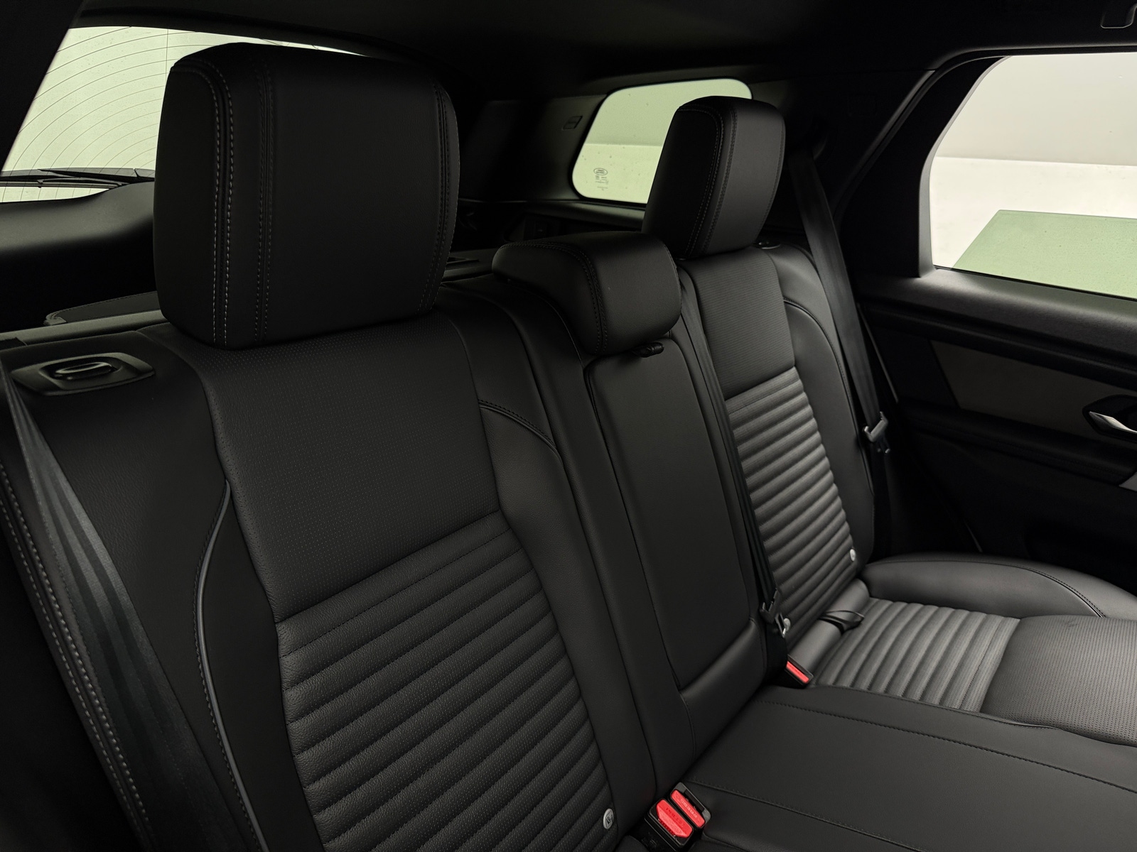 Thumbnail: 2024 Land Rover Discovery Sport - 5