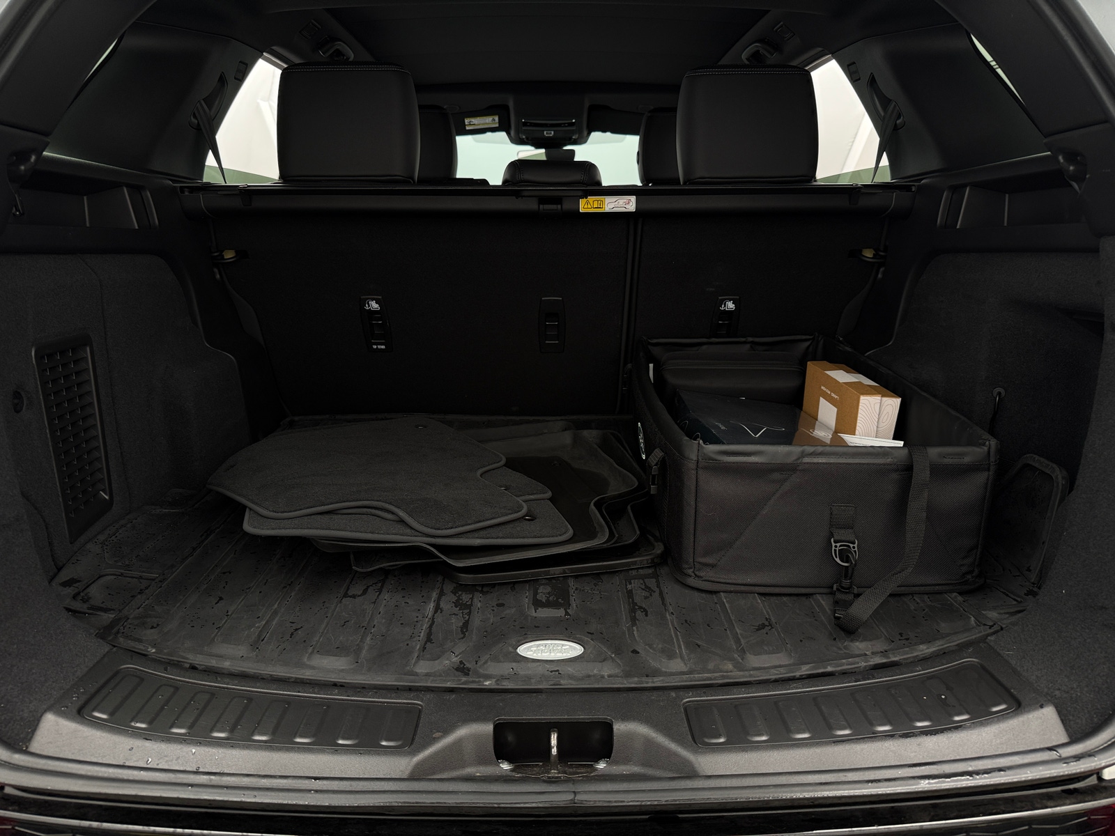 Thumbnail: 2024 Land Rover Discovery Sport - 6