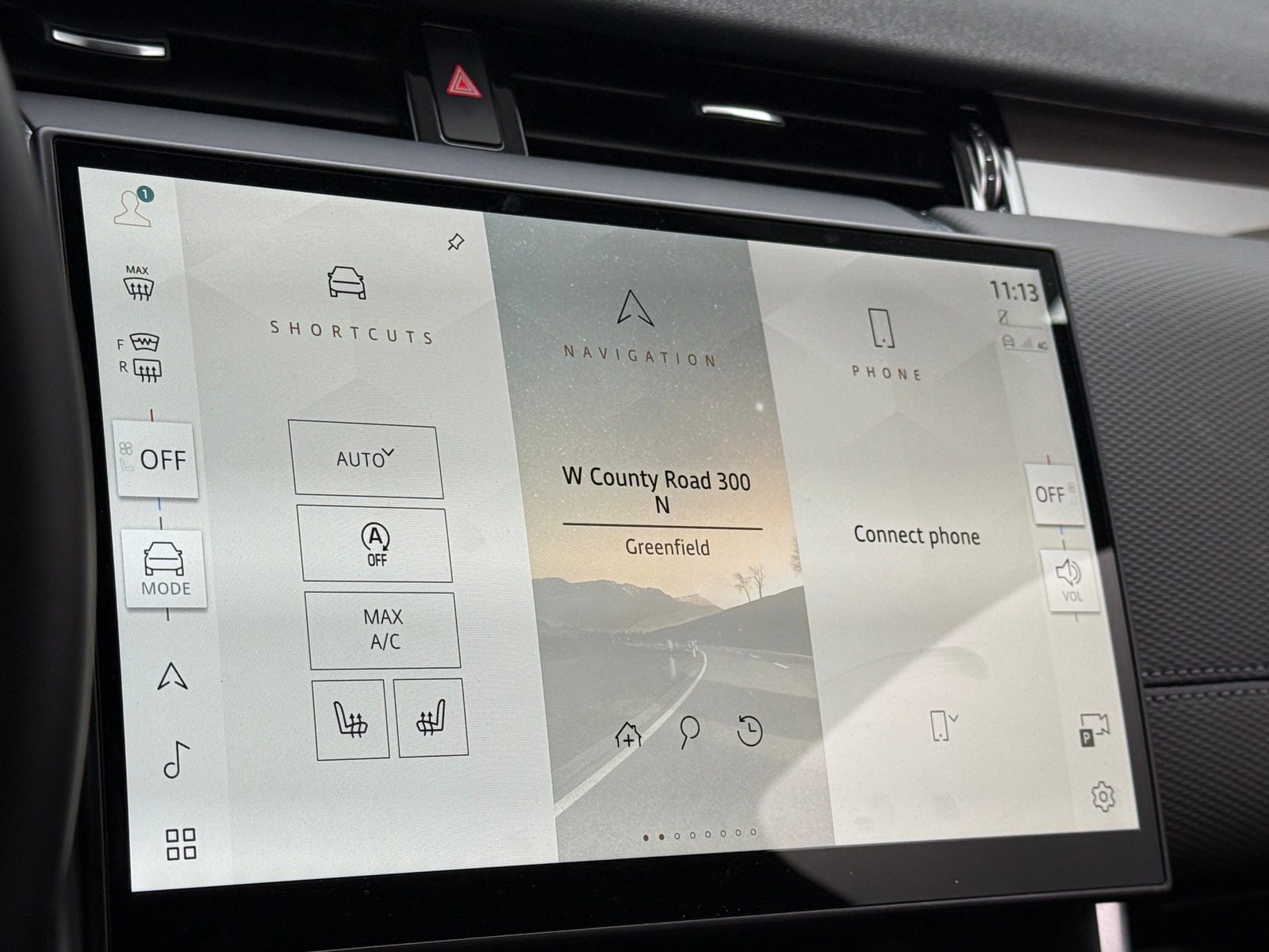 Thumbnail: 2024 Land Rover Discovery Sport - 3