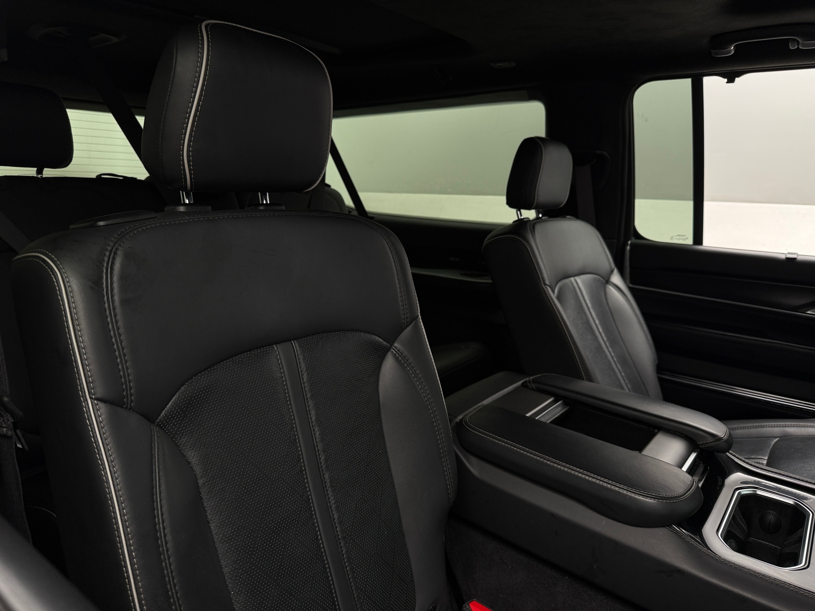 Thumbnail: 2024 Jeep Grand Wagoneer L - 5