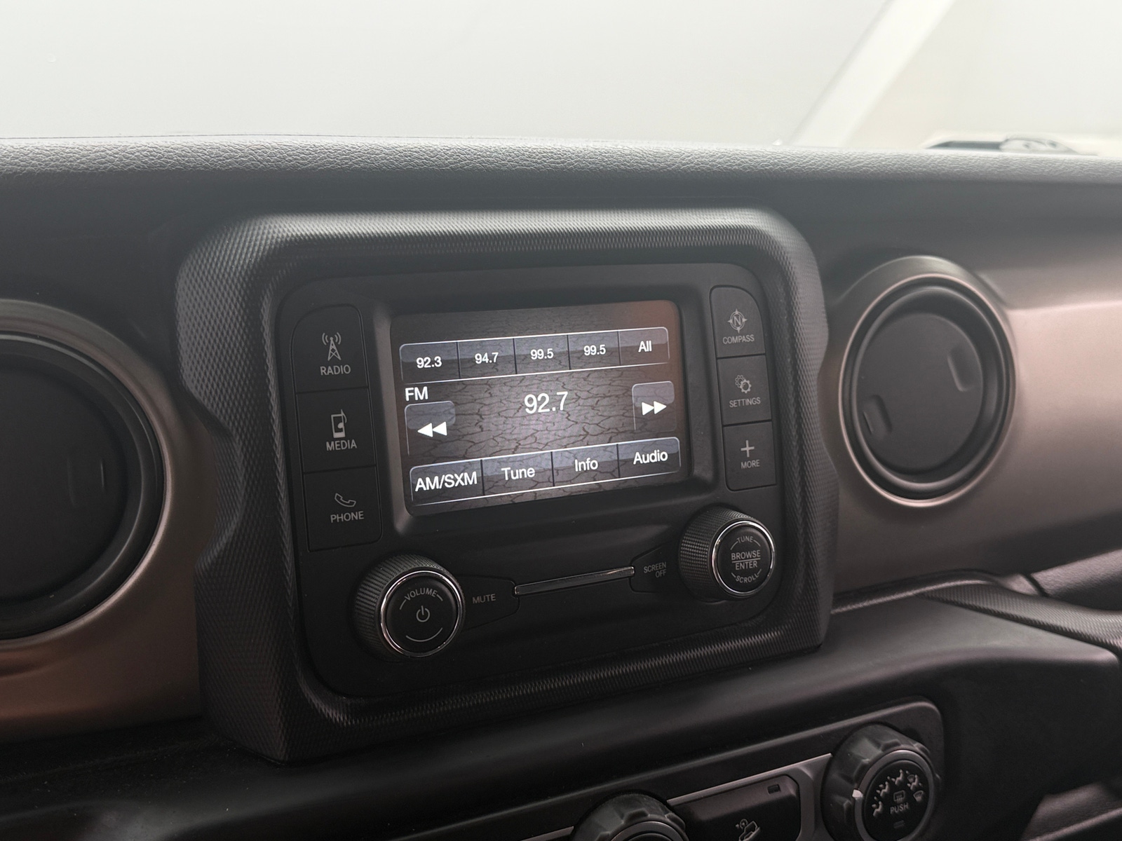Thumbnail: 2019 Jeep Wrangler - 3