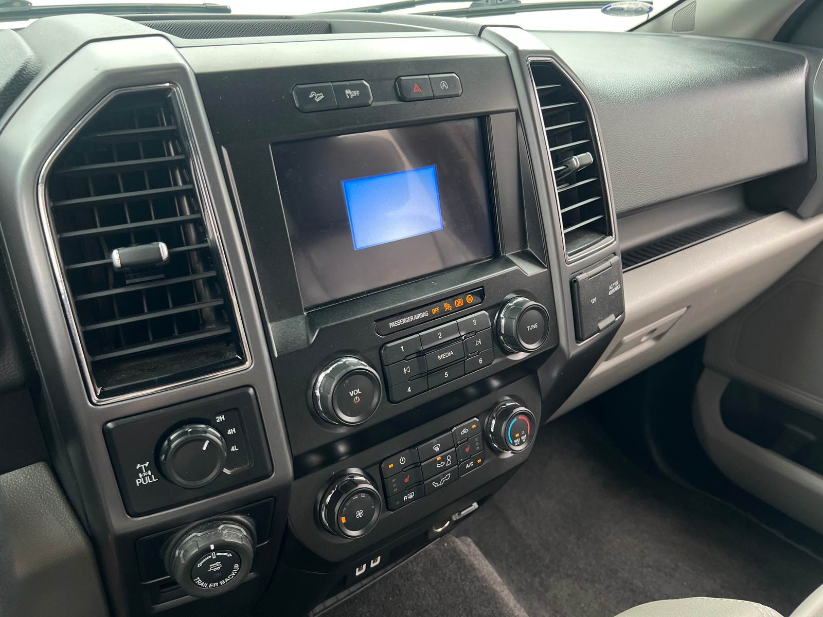 Thumbnail: 2019 Ford Econoline - 4