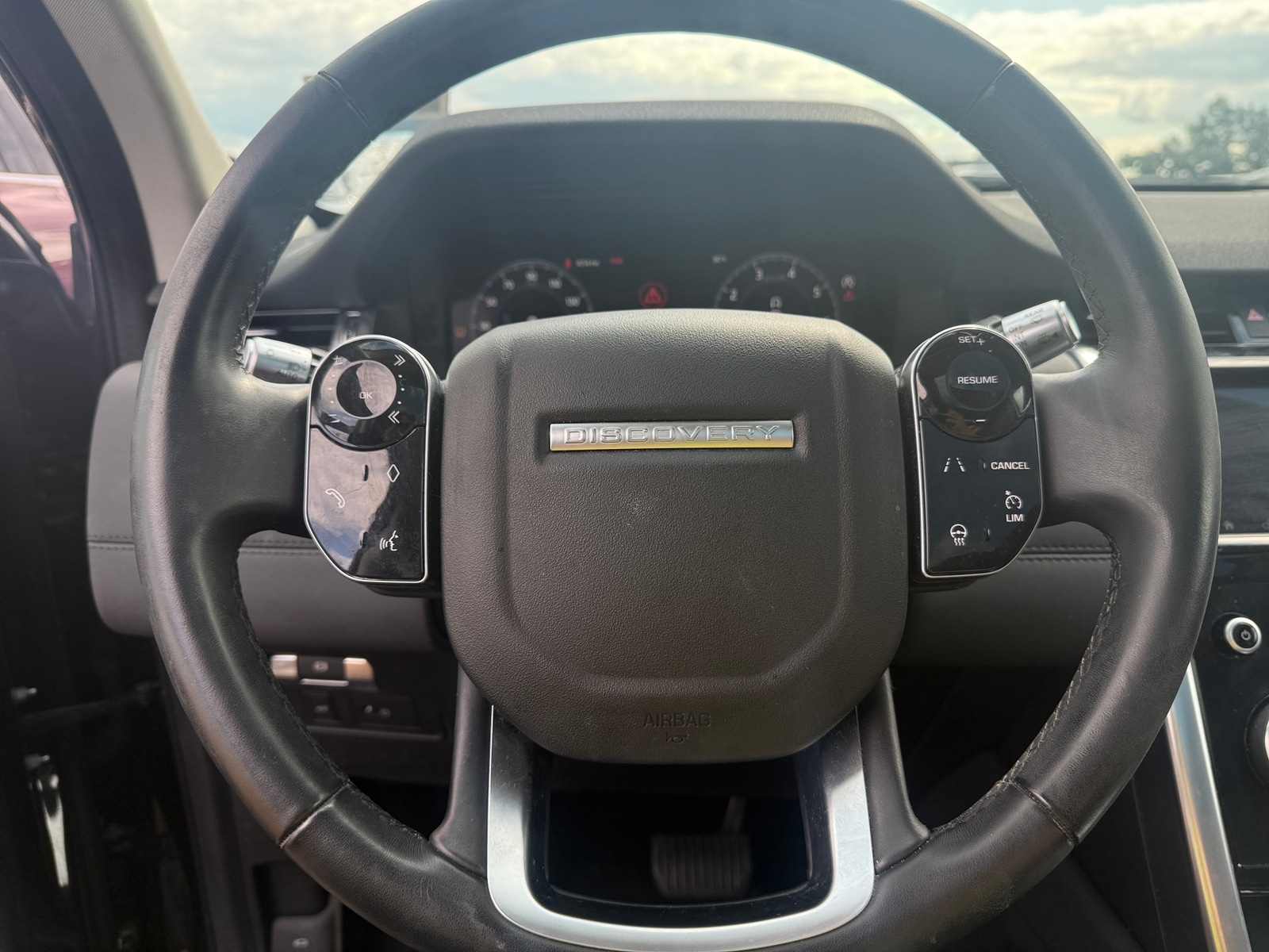 Thumbnail: 2020 Land Rover Discovery Sport - 4