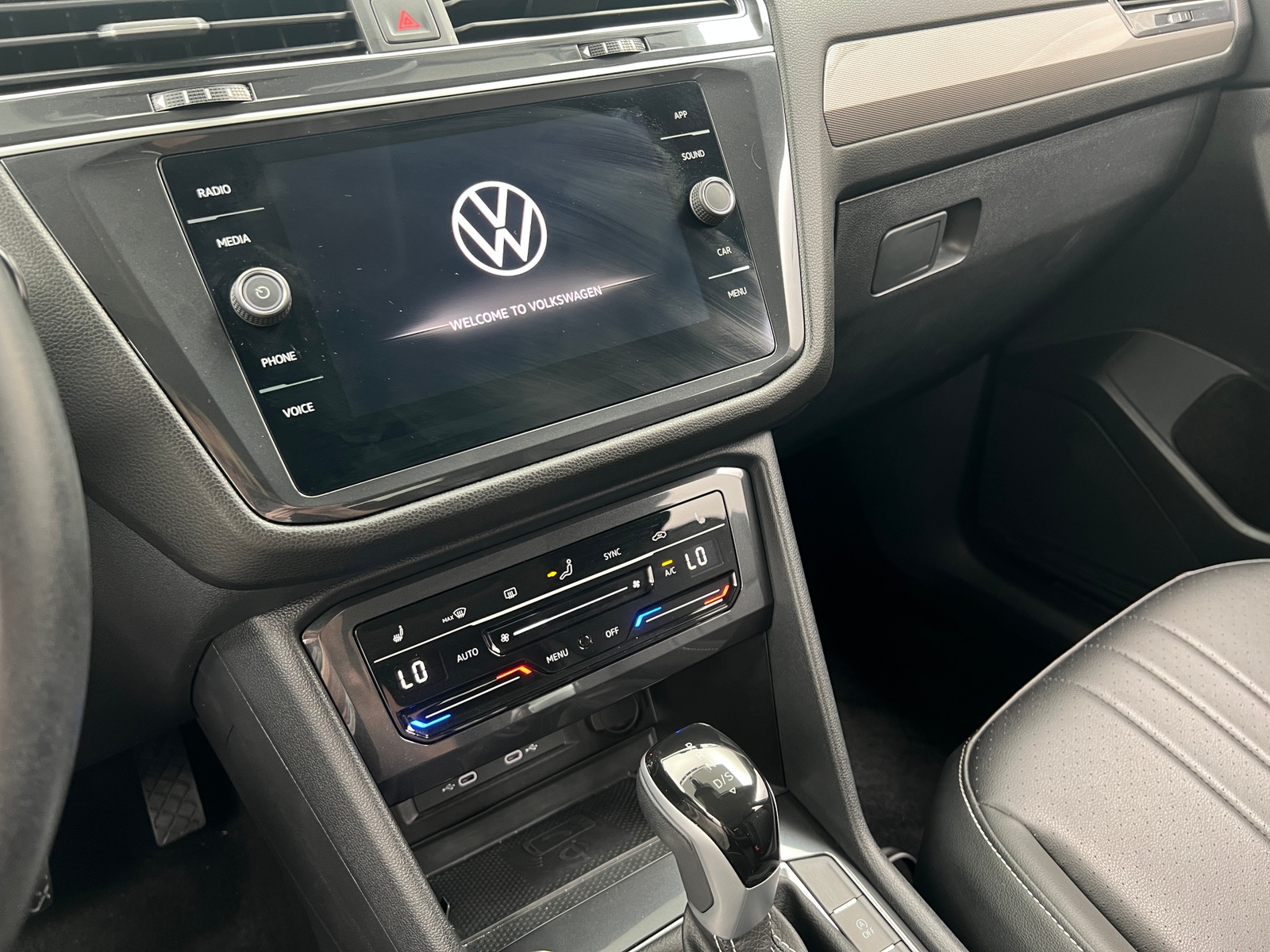 Thumbnail: 2024 Volkswagen Tiguan - 3