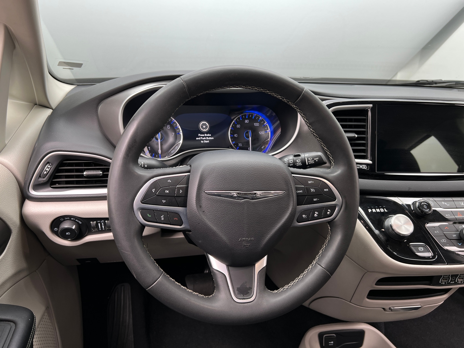 Thumbnail: 2023 Chrysler Pacifica - 4