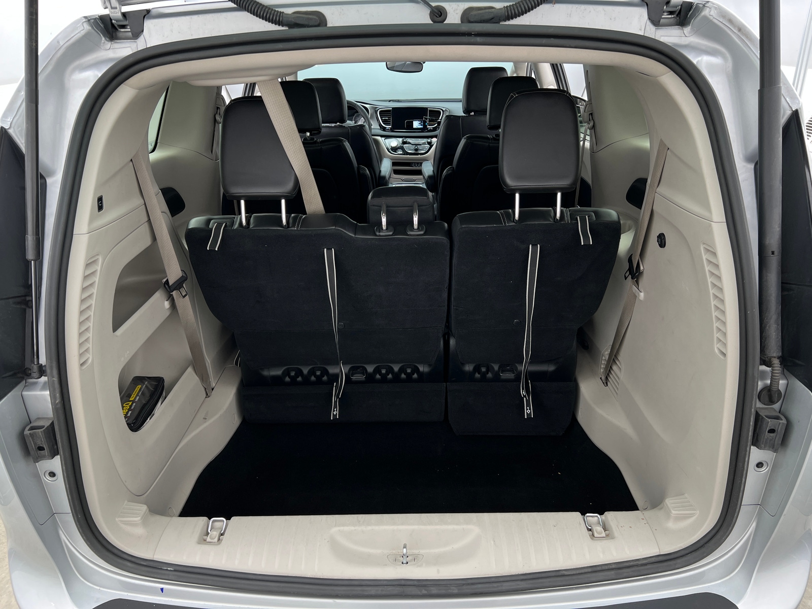 Thumbnail: 2023 Chrysler Pacifica - 6
