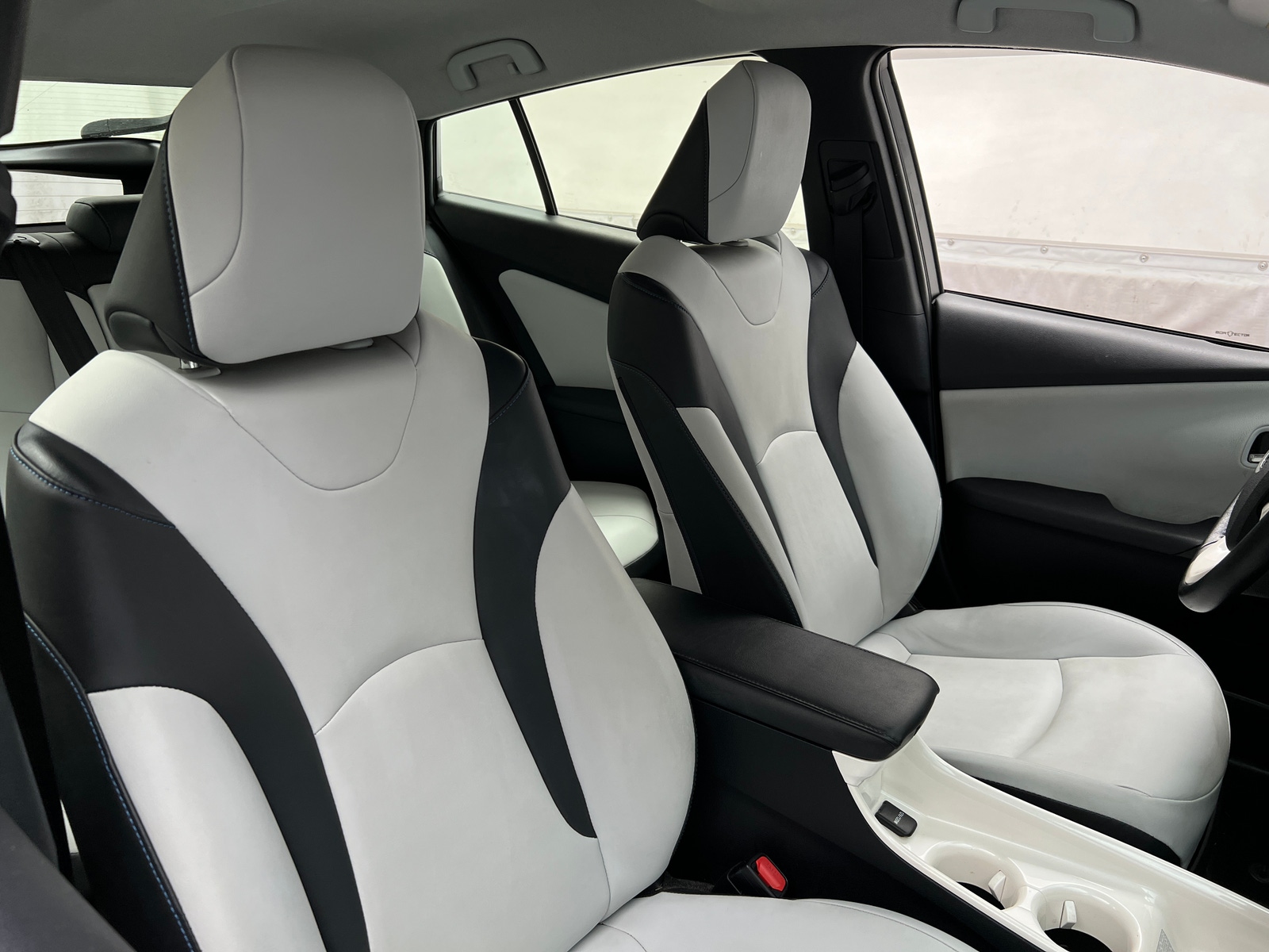 Thumbnail: 2016 Toyota Prius - 2