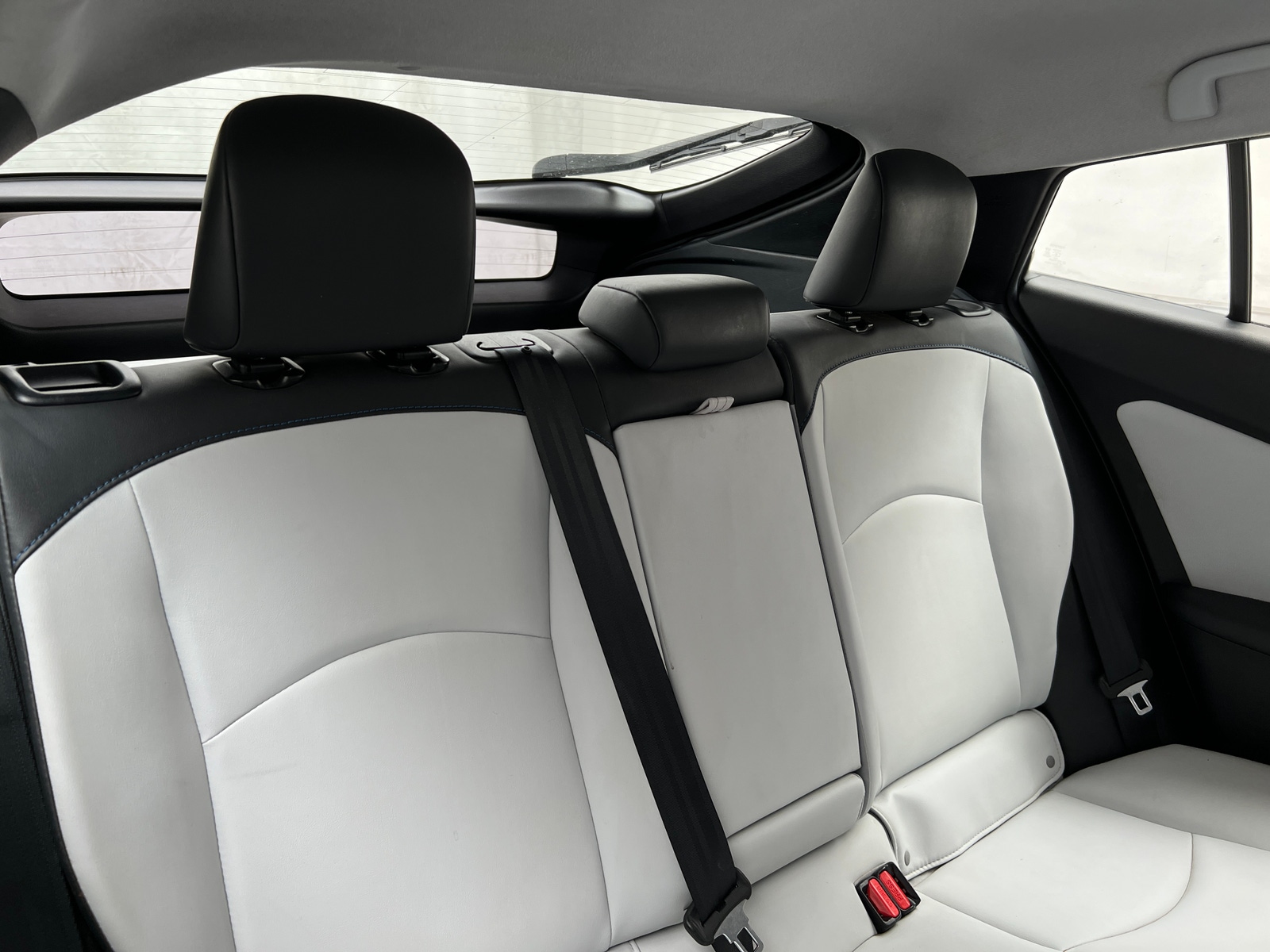 Thumbnail: 2016 Toyota Prius - 6