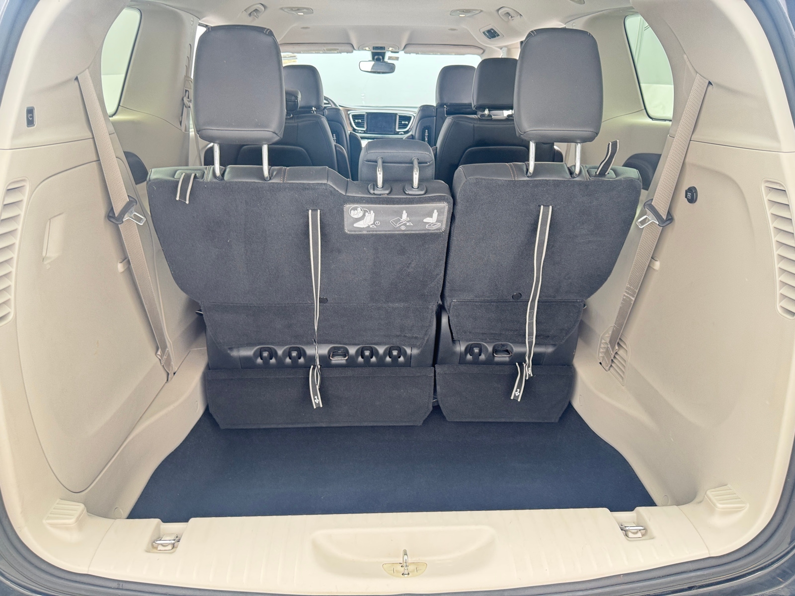 Thumbnail: 2017 Chrysler Pacifica - 6