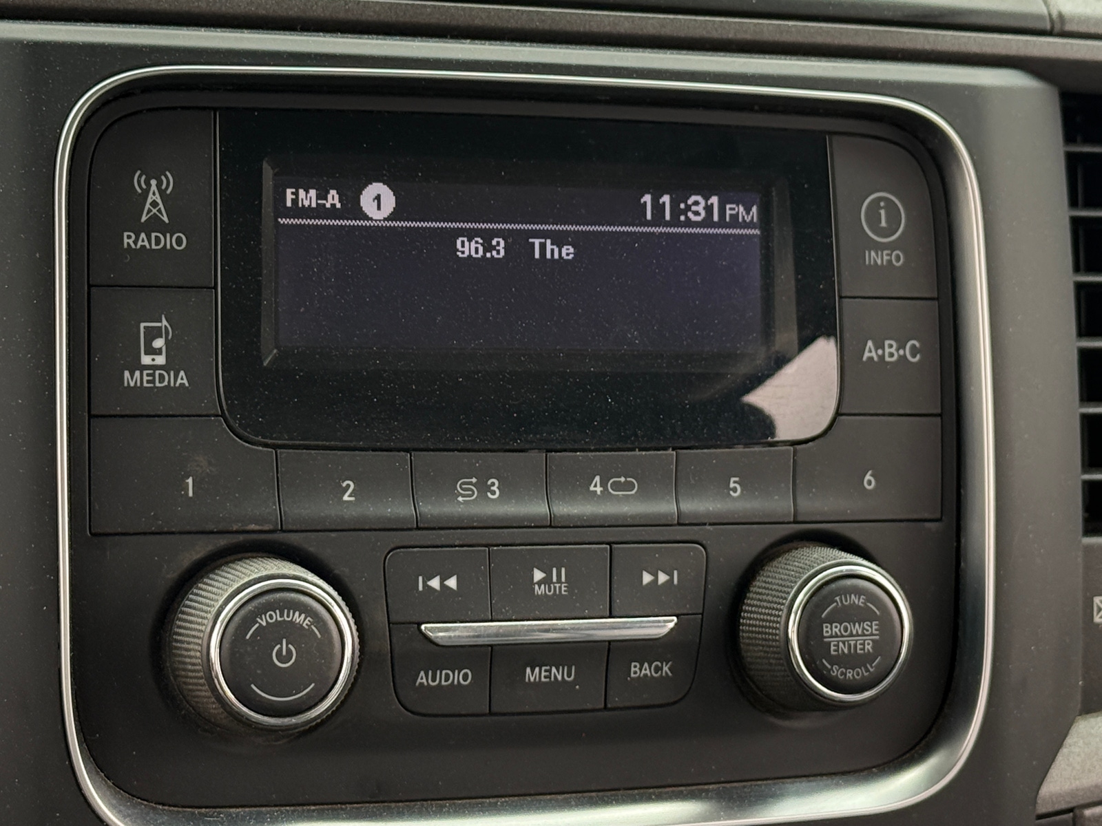 Thumbnail: 2019 RAM 1500 Classic - 4
