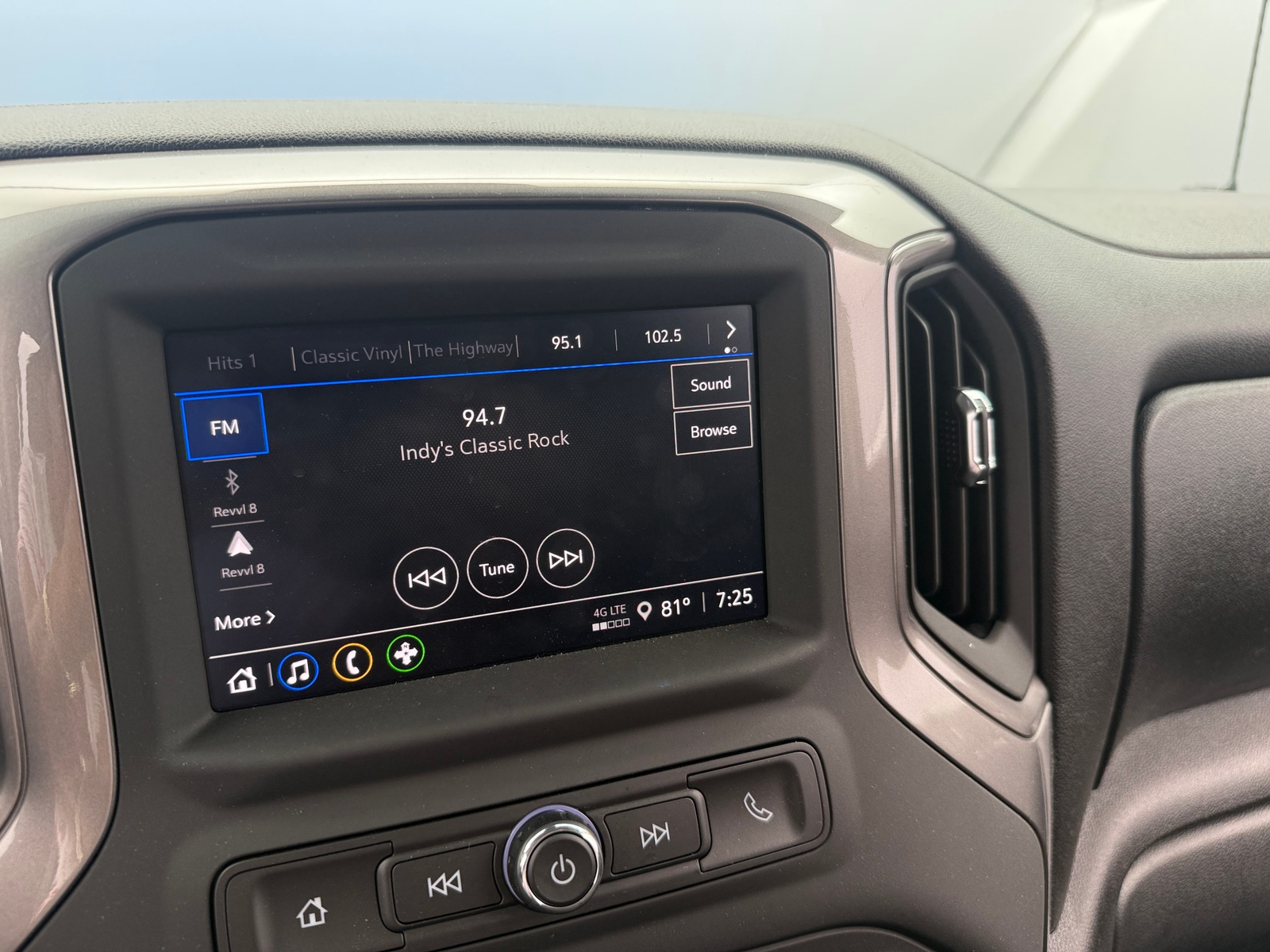 Thumbnail: 2026 Chevrolet Silverado 1500 - 4