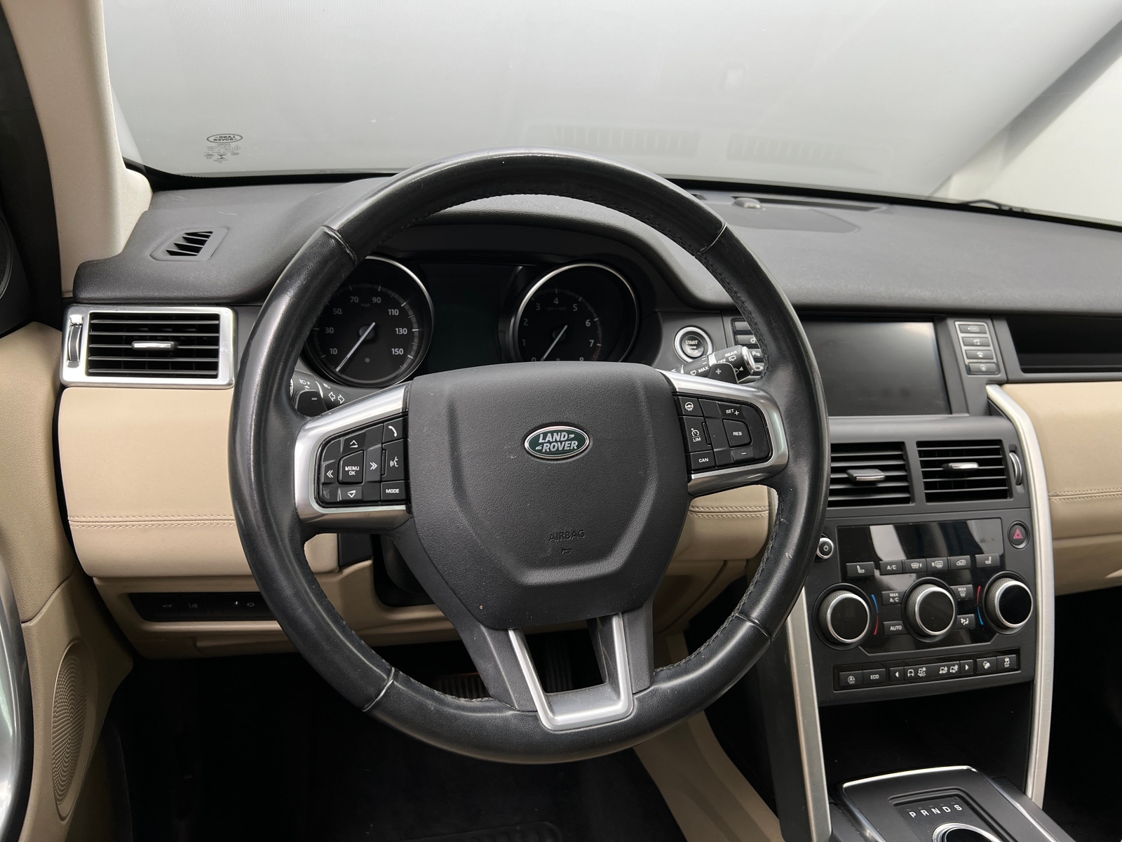 Thumbnail: 2019 Land Rover Discovery Sport - 4