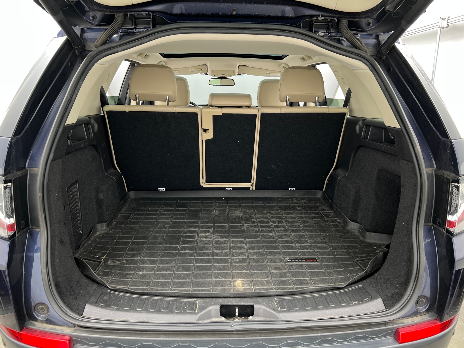 Thumbnail: 2019 Land Rover Discovery Sport - 6