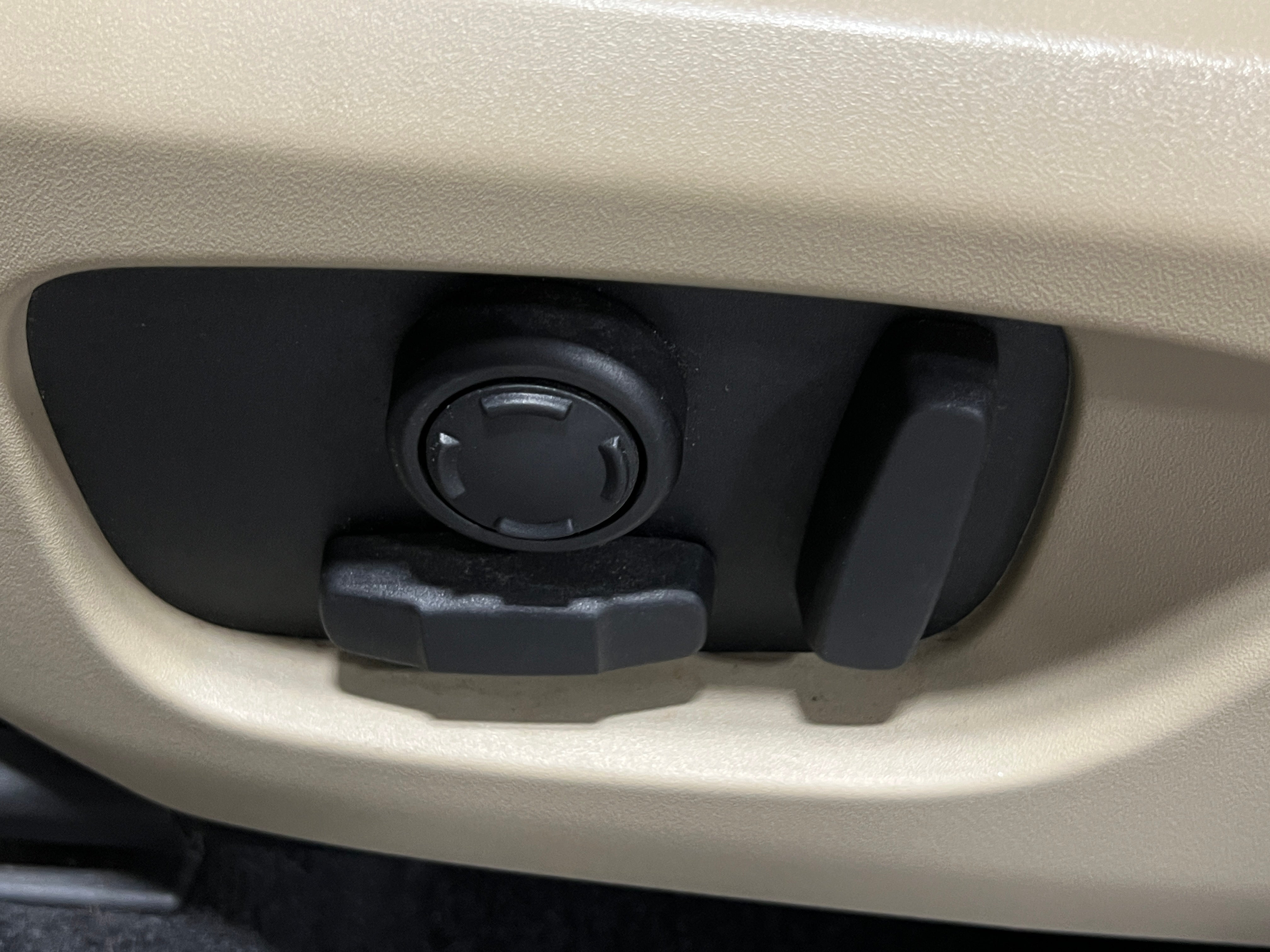 Used 2019 Land Rover Discovery Sport HSE with VIN SALCR2FX1KH820149 for sale in Pewaukee, WI