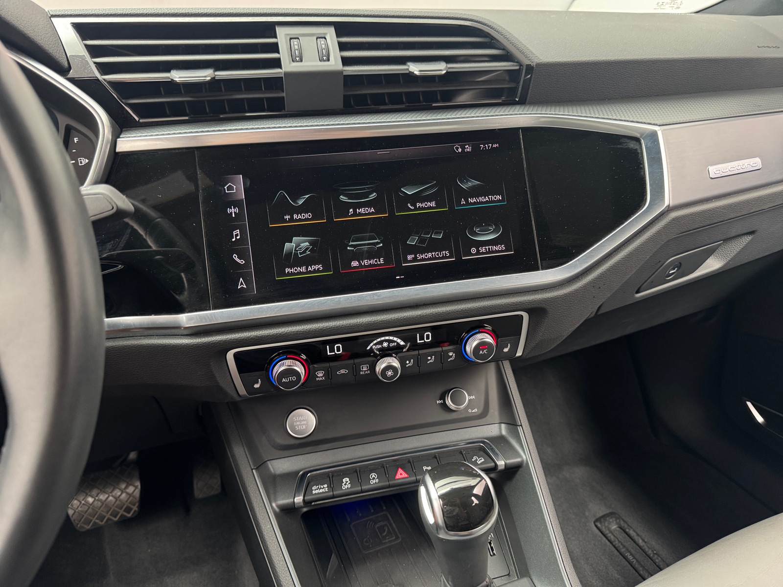 Thumbnail: 2020 Audi Q3 - 3