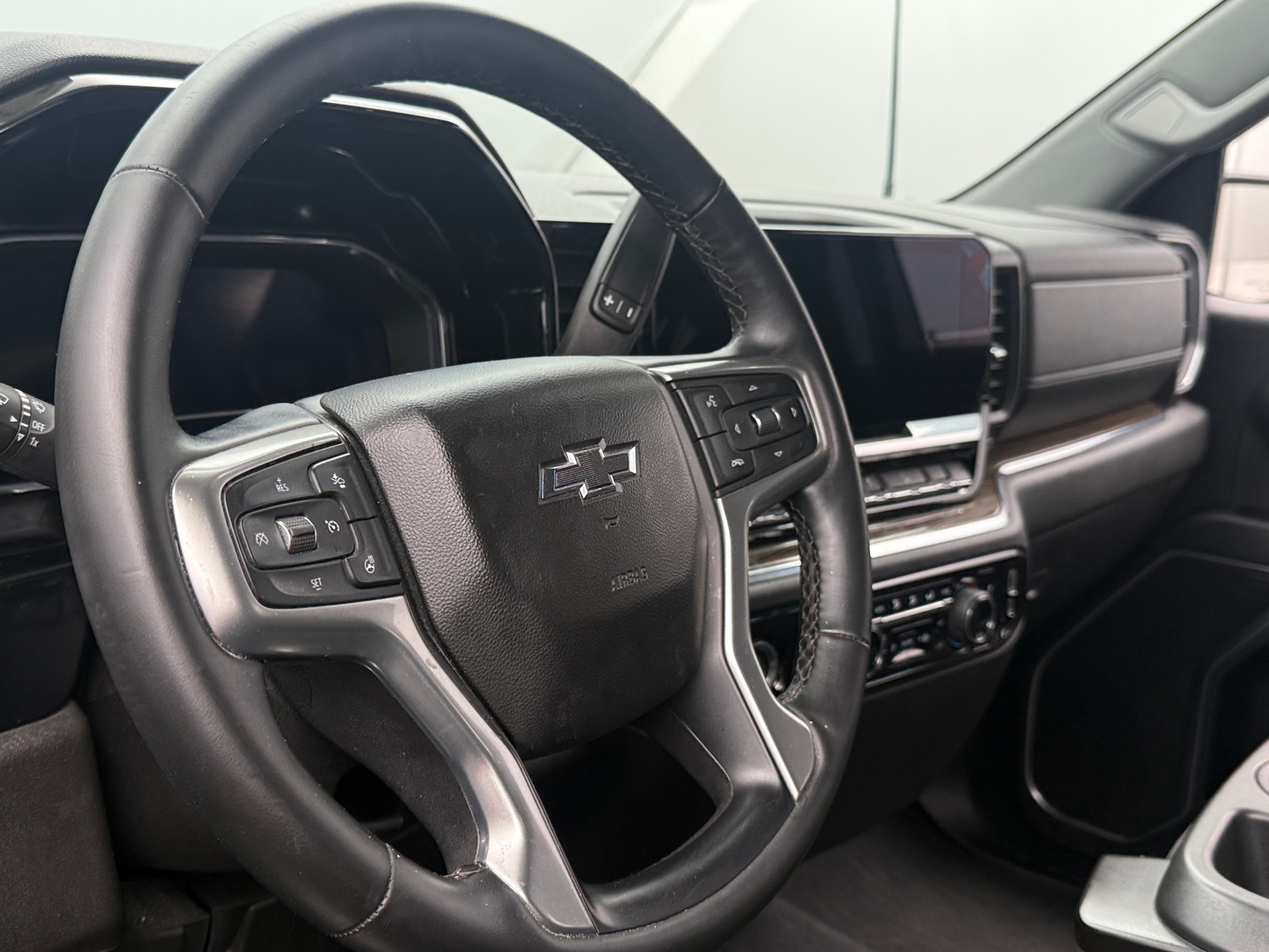 Thumbnail: 2023 Chevrolet Silverado 1500 - 5