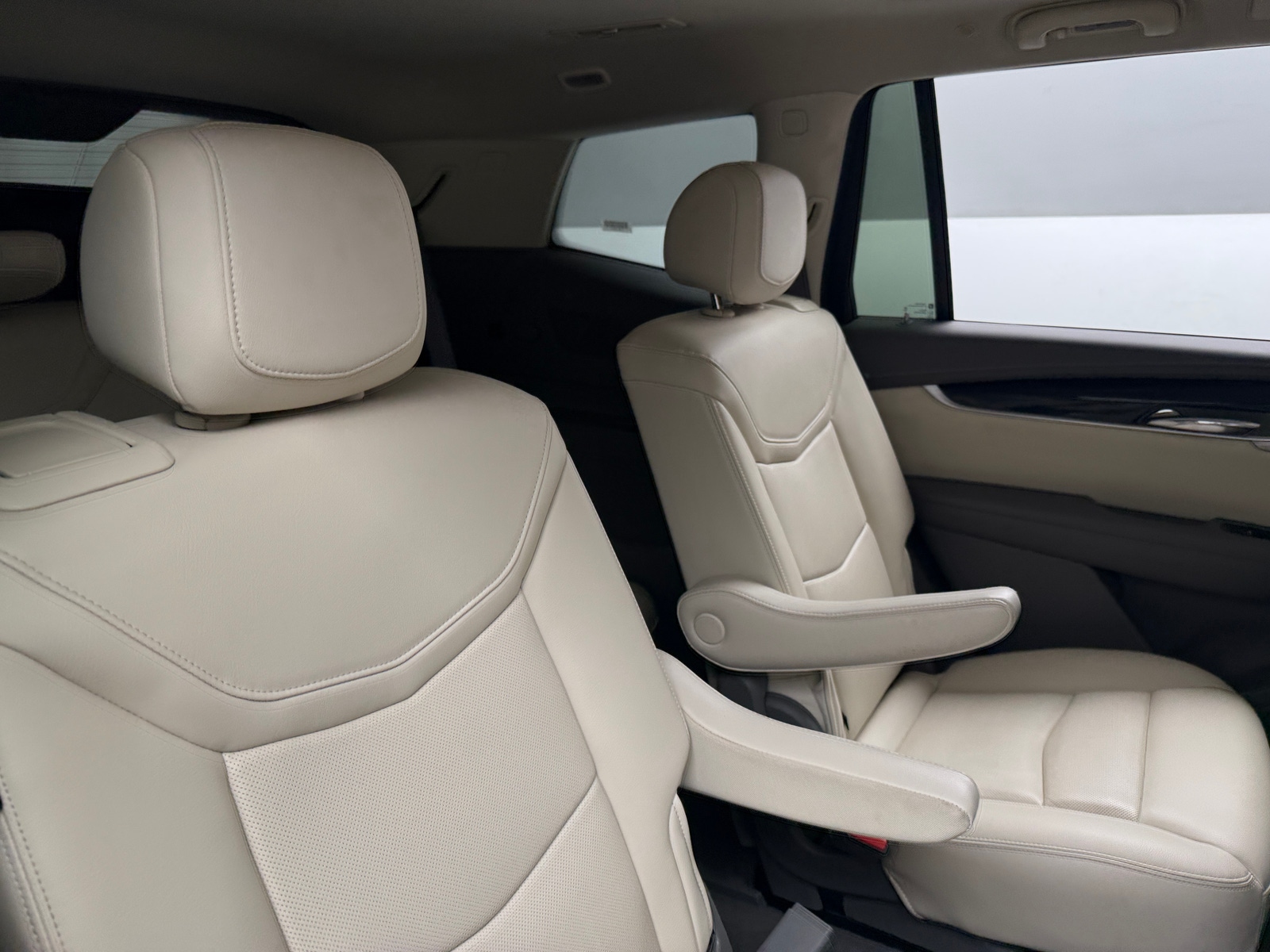 Thumbnail: 2025 Cadillac XT6 - 5