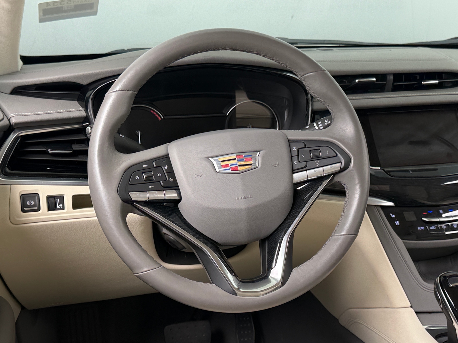 Thumbnail: 2025 Cadillac XT6 - 4