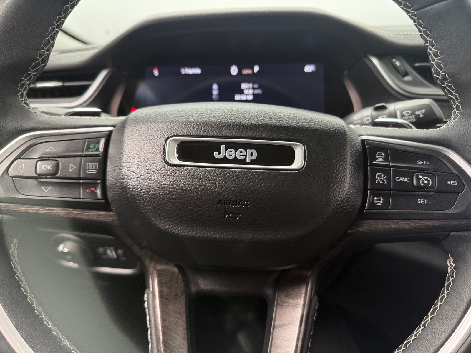 Thumbnail: 2023 Jeep Grand Cherokee L - 4