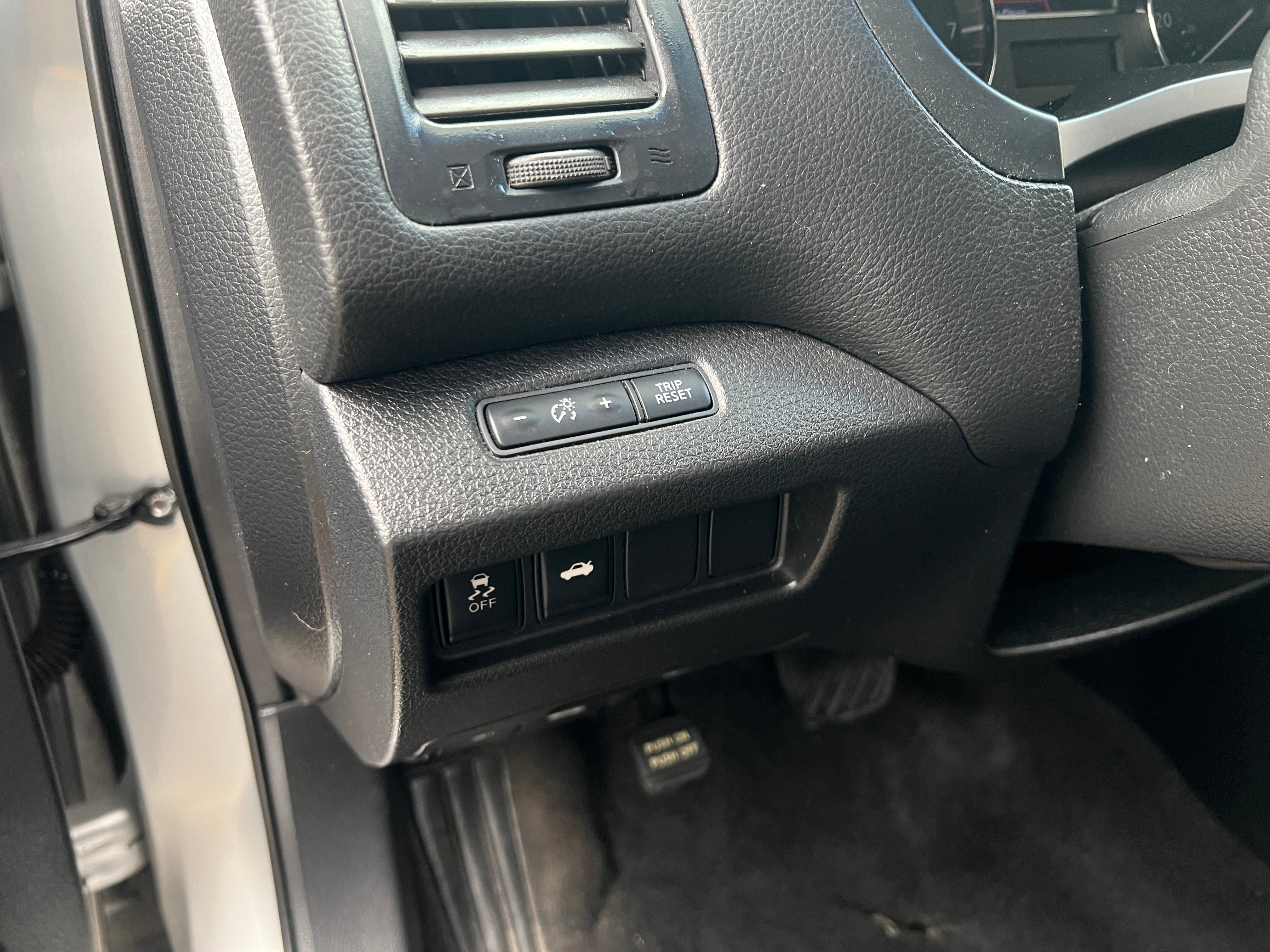 Used 2014 Nissan Altima S with VIN 1N4AL3AP5EN371664 for sale in Pewaukee, WI