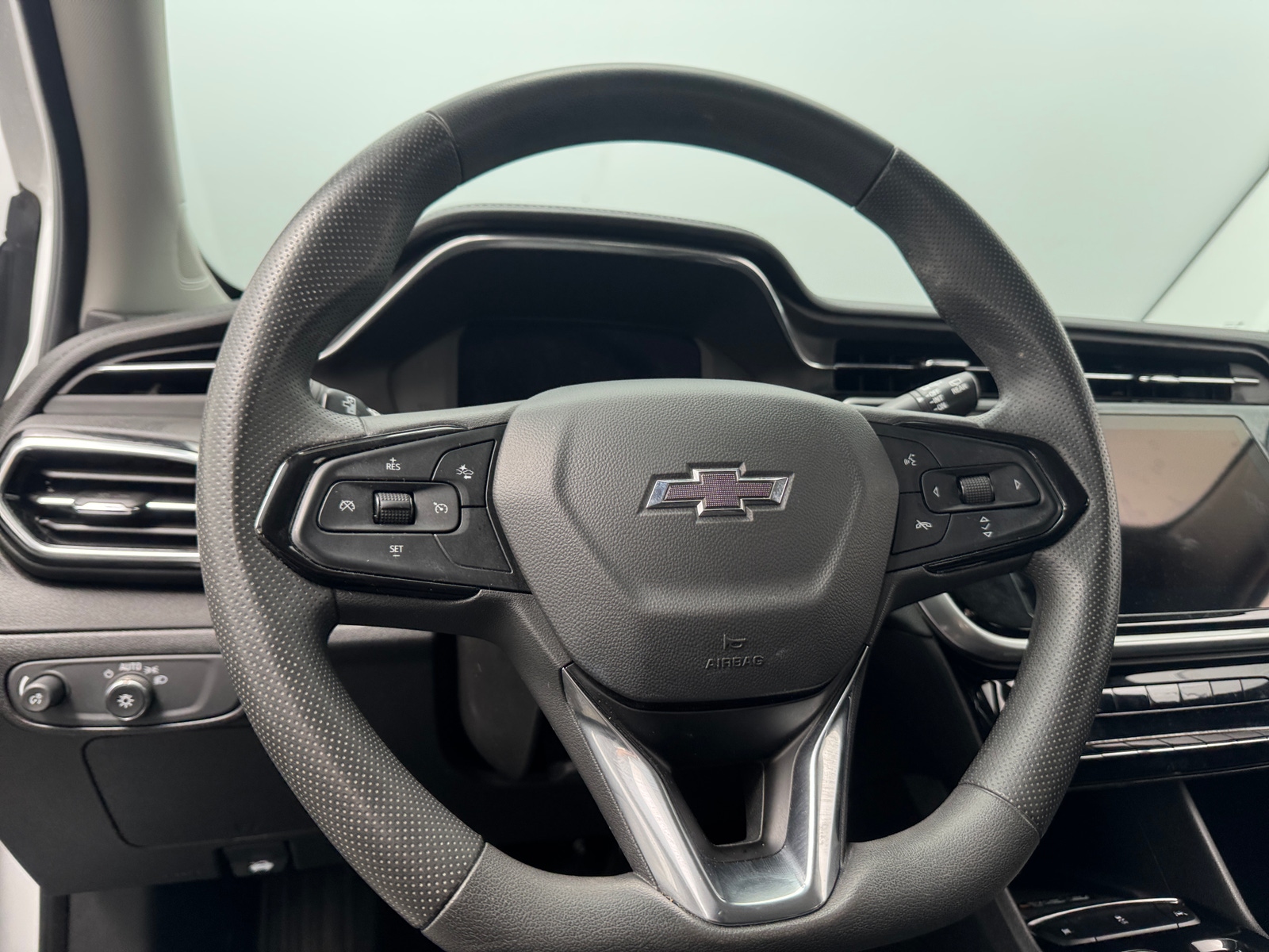 Thumbnail: 2023 Chevrolet Bolt EUV - 5
