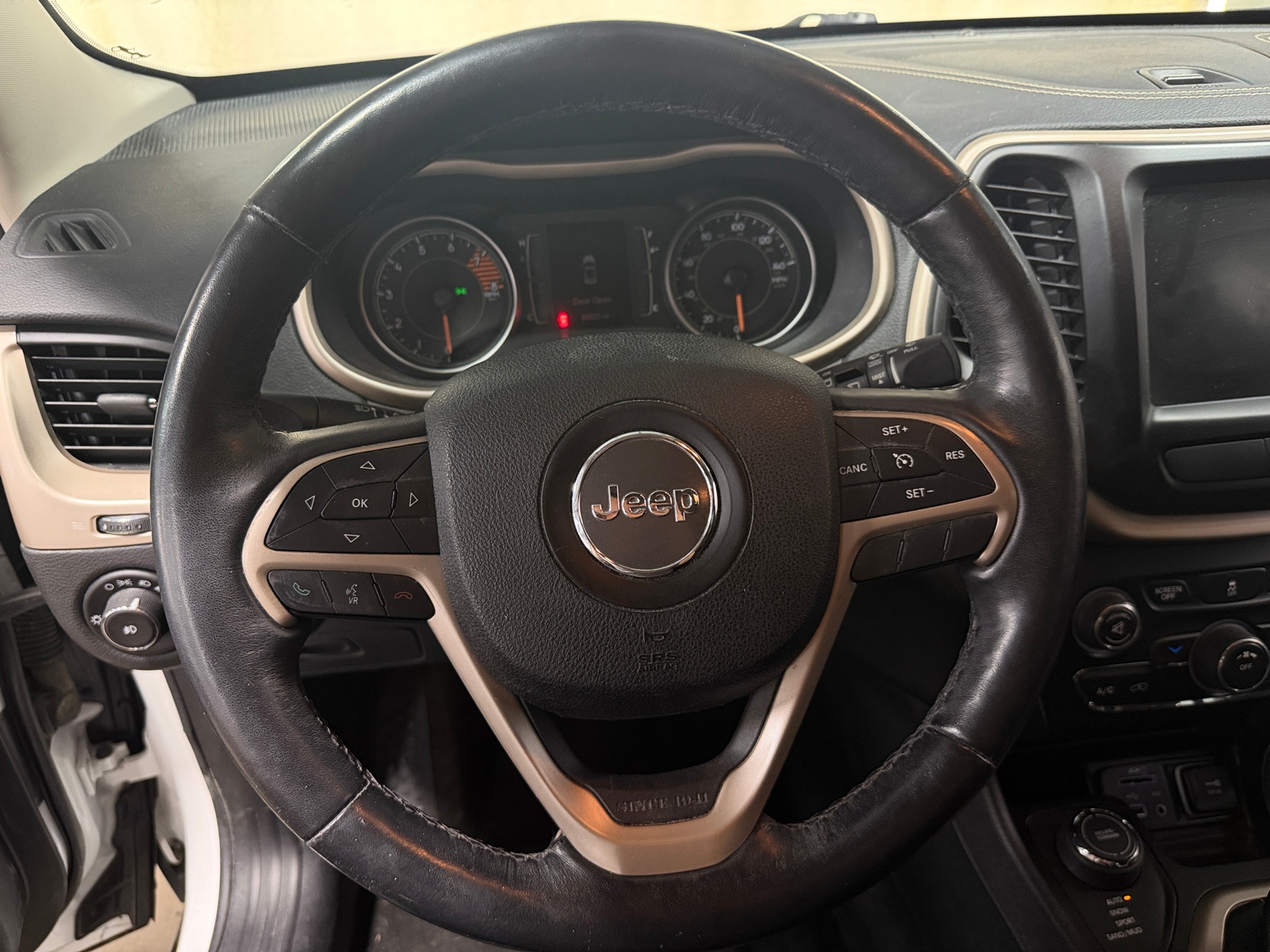 Thumbnail: 2016 Jeep Cherokee - 5