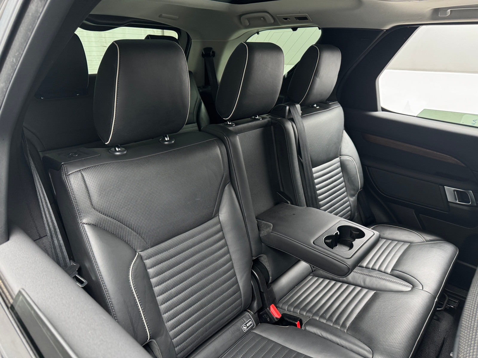 Thumbnail: 2018 Land Rover Discovery - 5