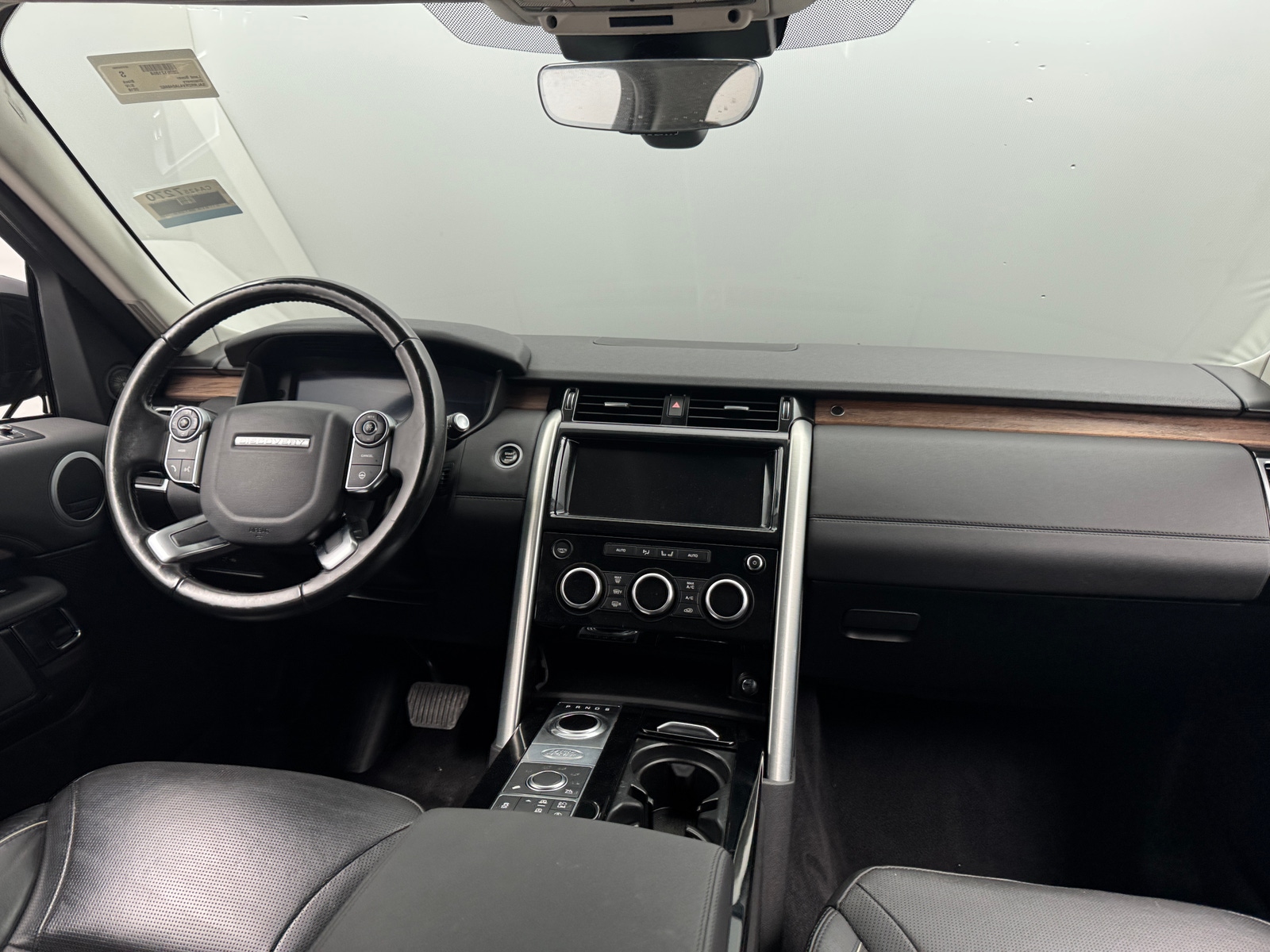 Thumbnail: 2018 Land Rover Discovery - 2