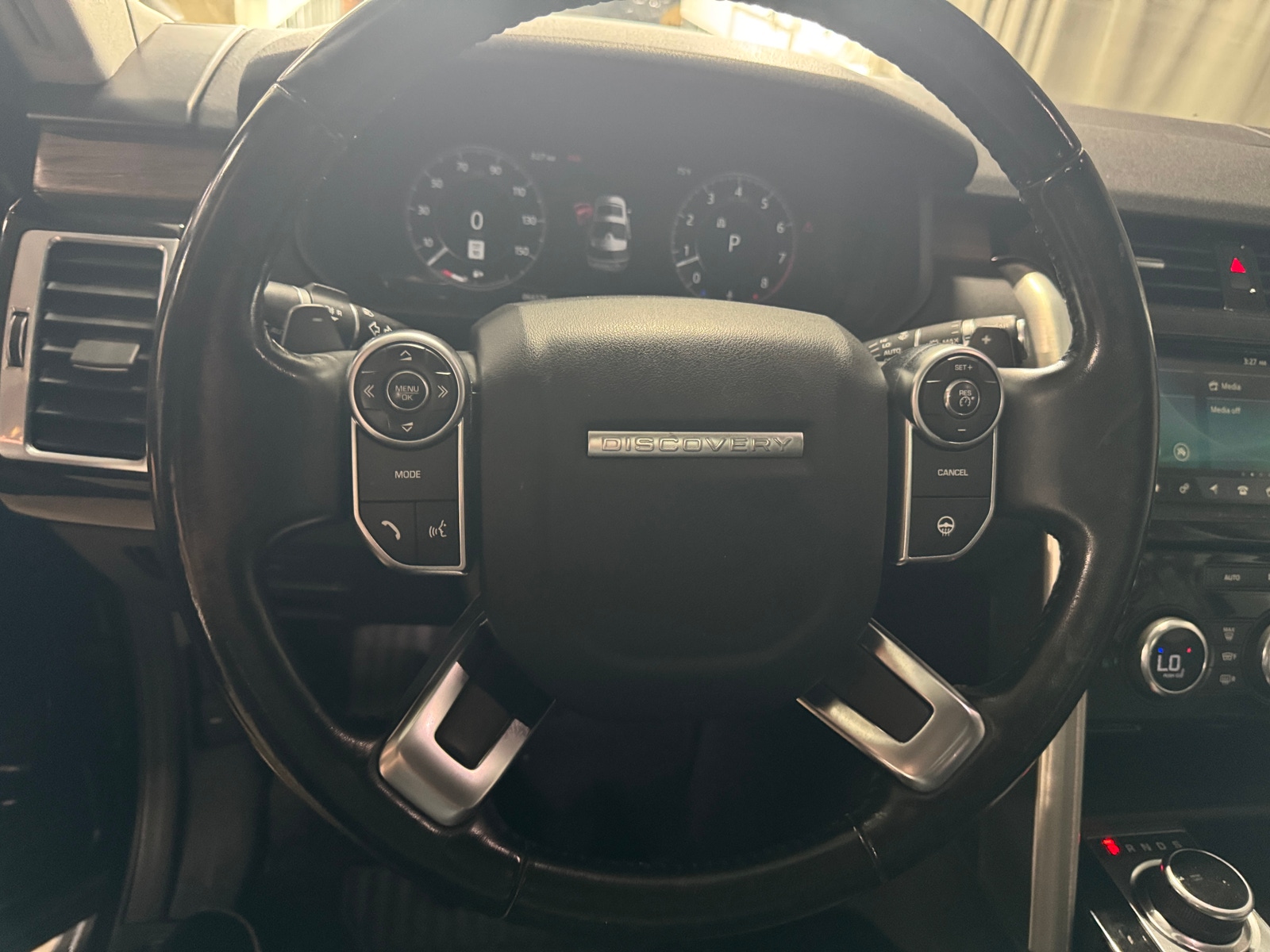 Thumbnail: 2018 Land Rover Discovery - 4