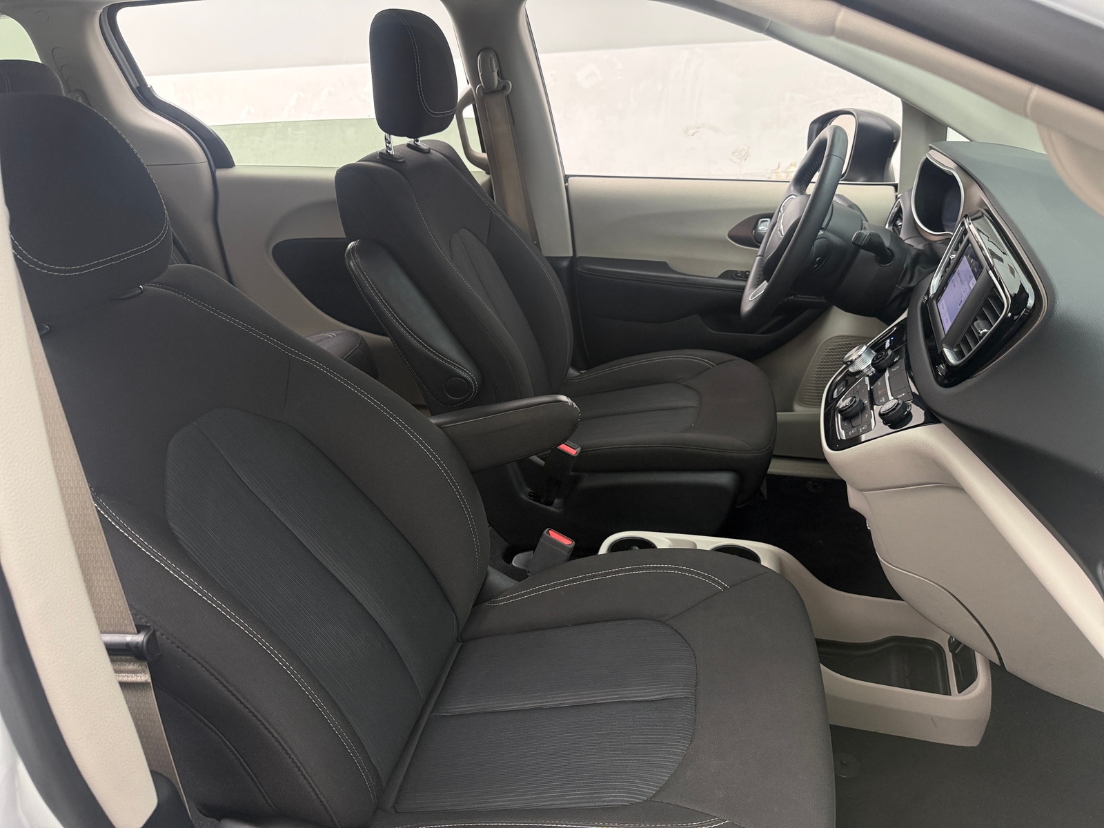 Thumbnail: 2024 Chrysler Voyager - 2