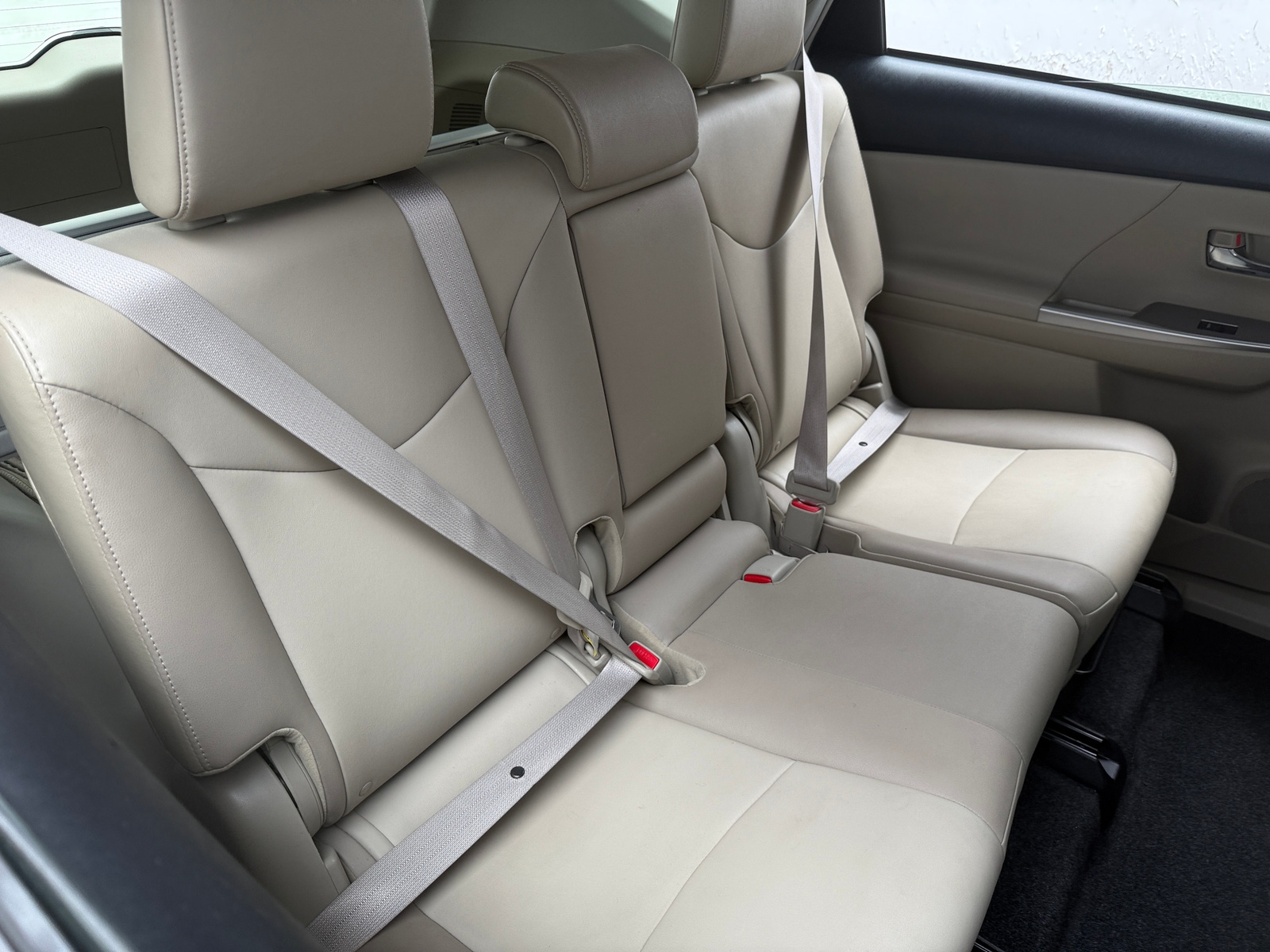 Thumbnail: 2015 Toyota Prius v - 6