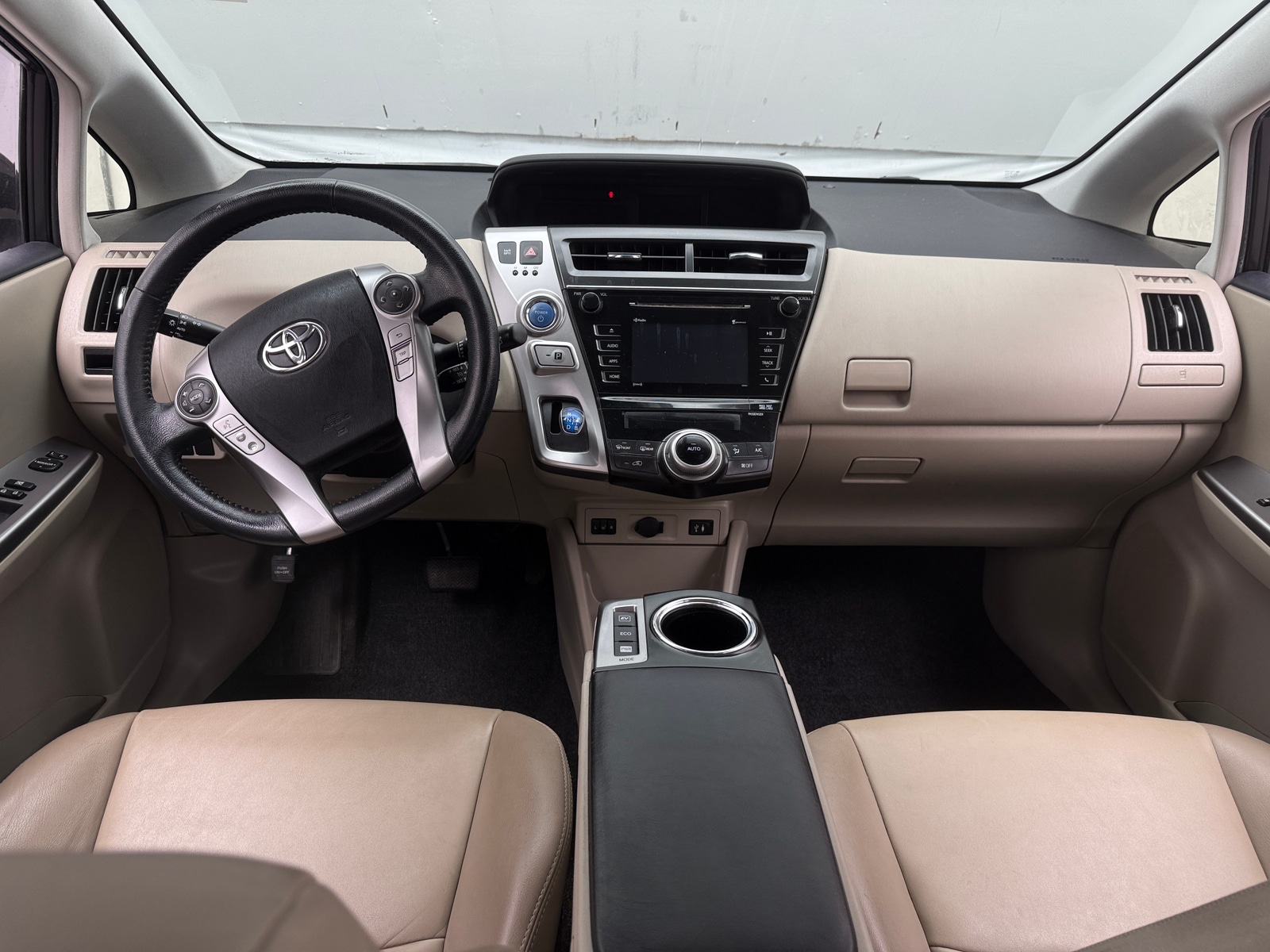Thumbnail: 2015 Toyota Prius v - 3