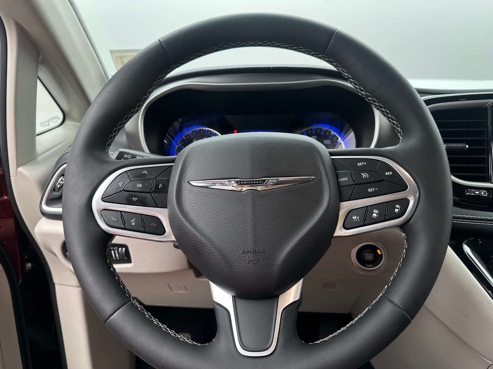 Thumbnail: 2023 Chrysler Pacifica - 4