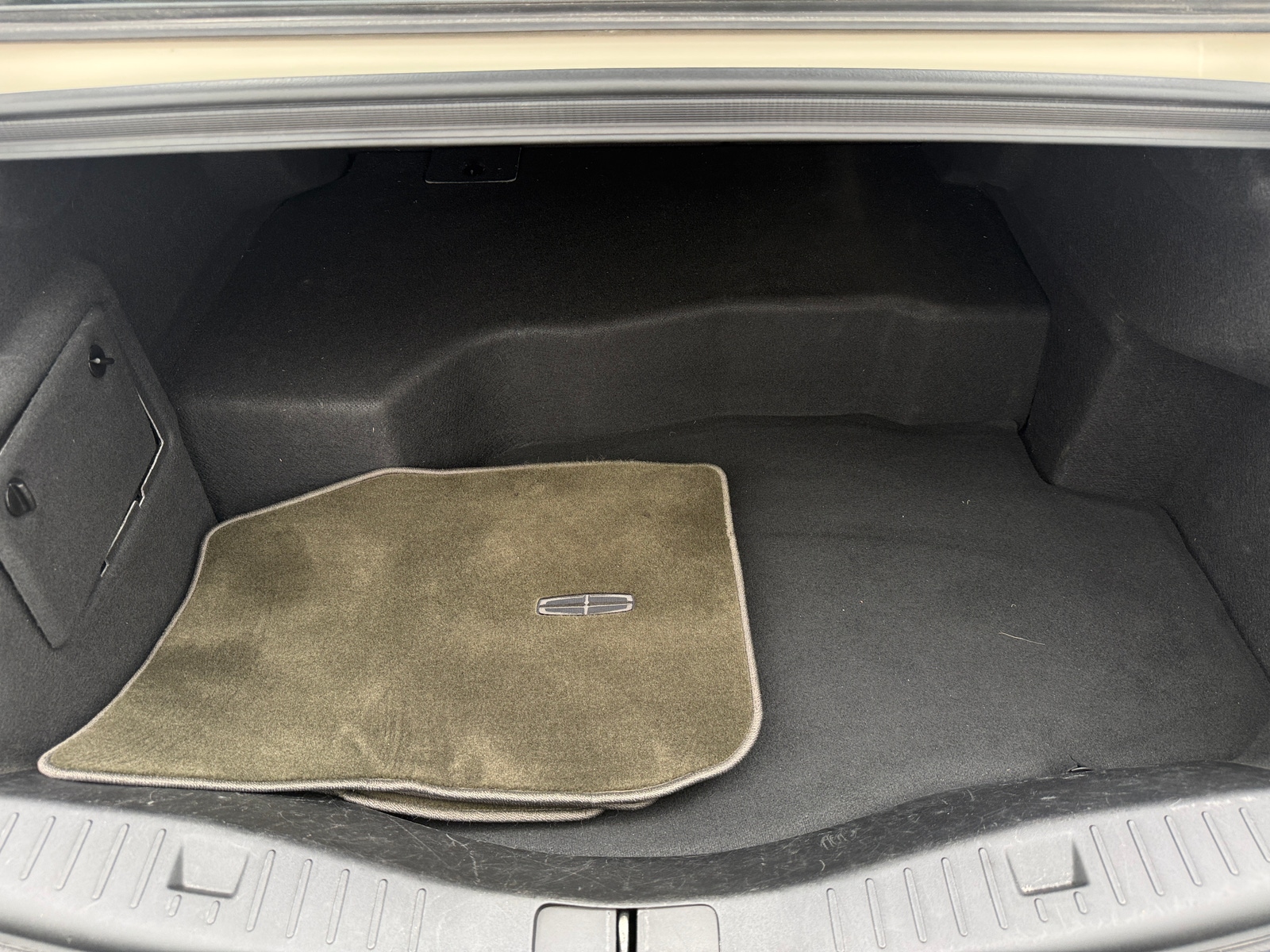 Thumbnail: 2016 Lincoln MKZ - 6