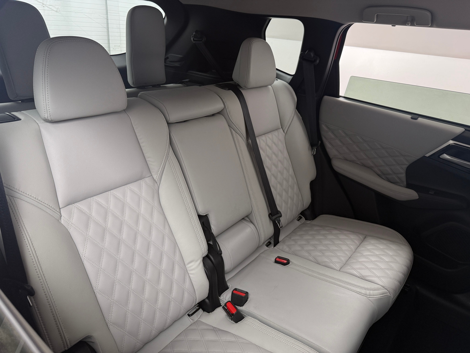 Thumbnail: 2024 Mitsubishi Outlander - 5
