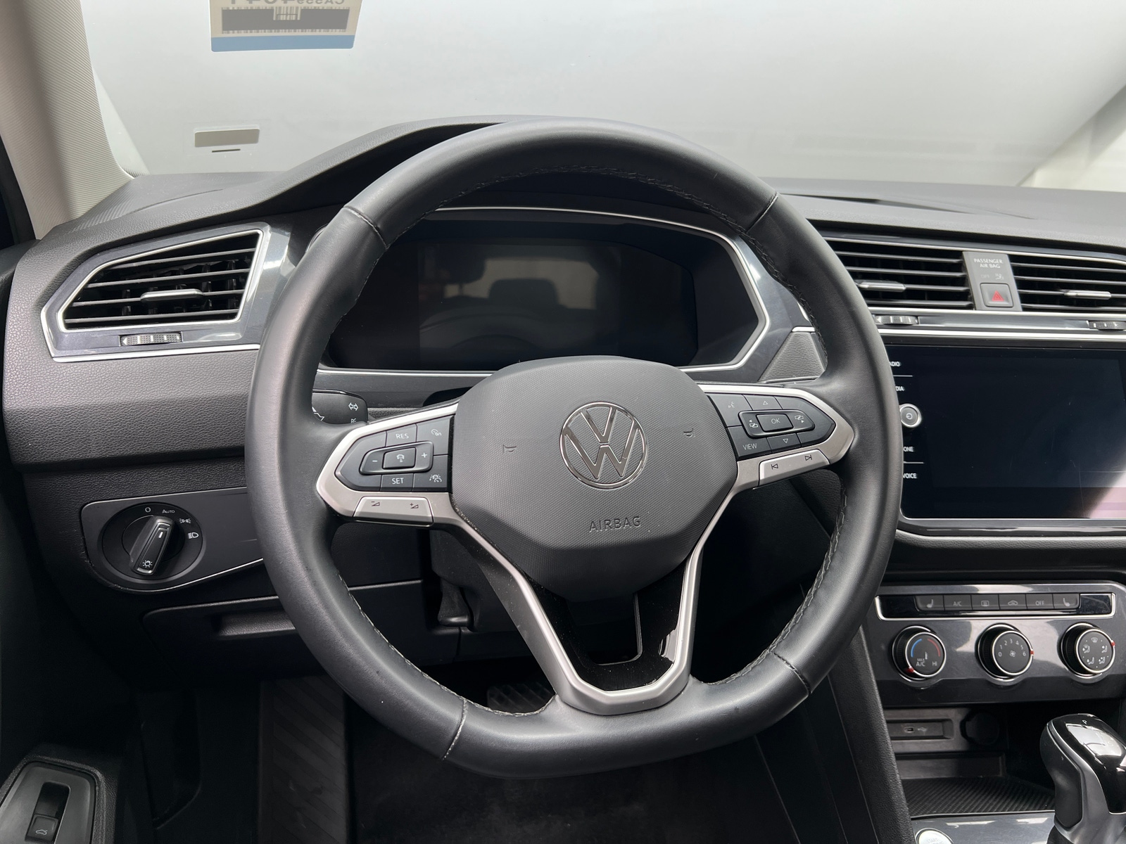 Thumbnail: 2024 Volkswagen Tiguan - 4