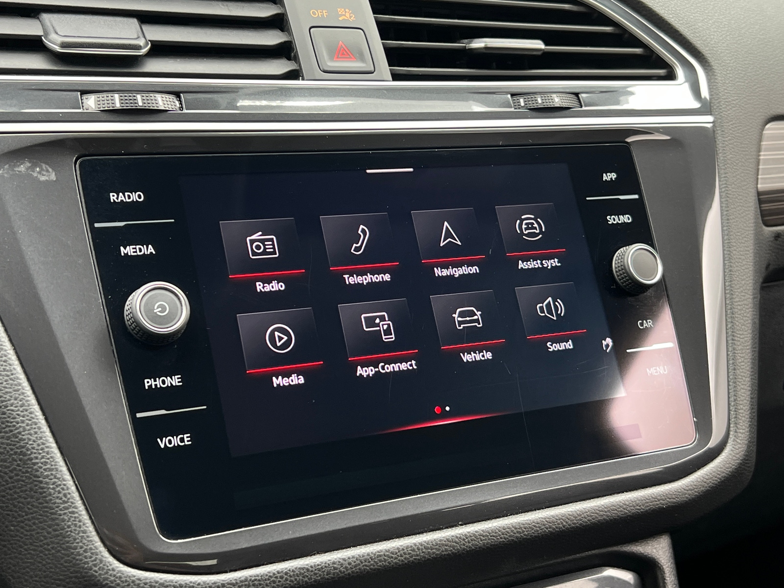 Thumbnail: 2024 Volkswagen Tiguan - 3