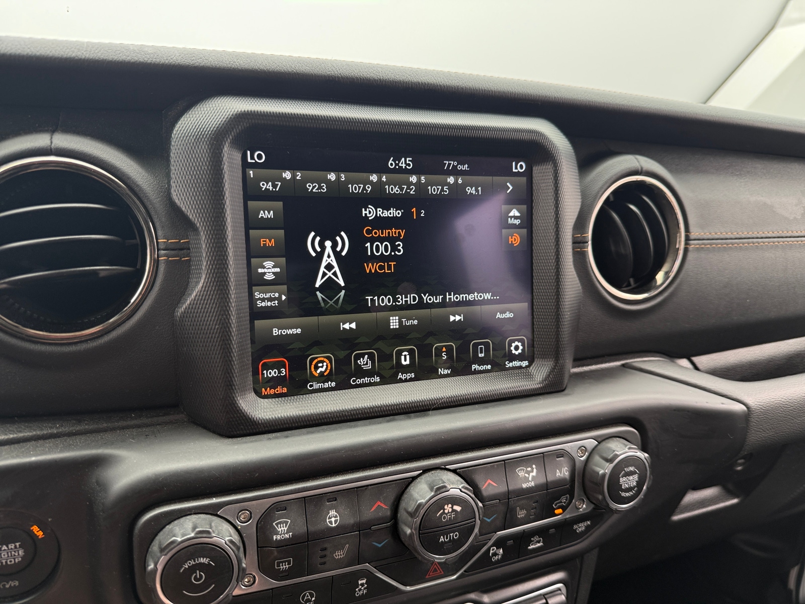 Thumbnail: 2021 Jeep Gladiator - 3