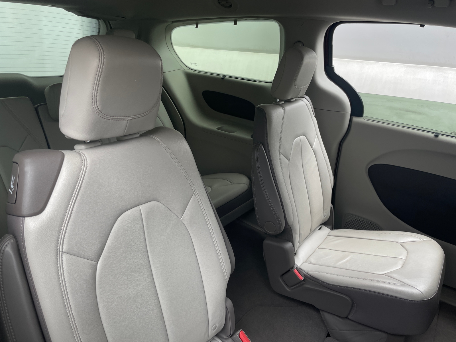 Thumbnail: 2017 Chrysler Pacifica - 5