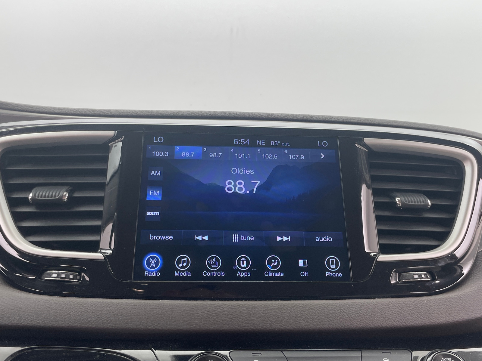 Thumbnail: 2017 Chrysler Pacifica - 3