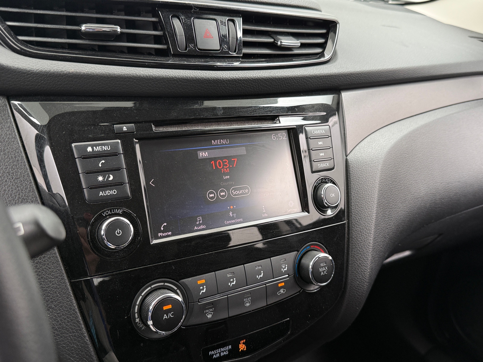 Thumbnail: 2021 Nissan Rogue Sport - 4