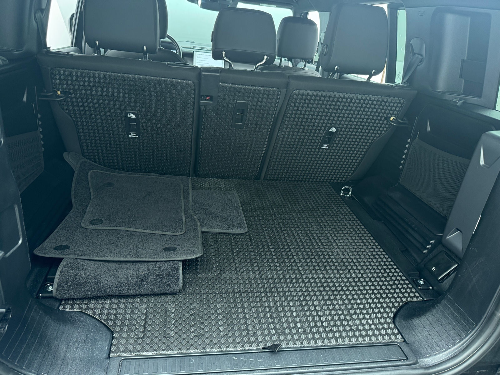 Thumbnail: 2025 Land Rover Defender - 6