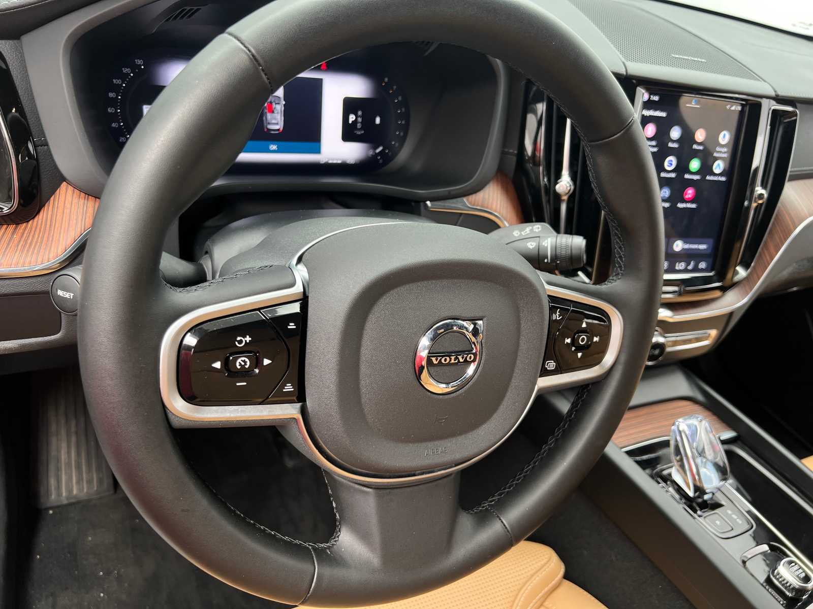 Thumbnail: 2025 Volvo XC60 - 4